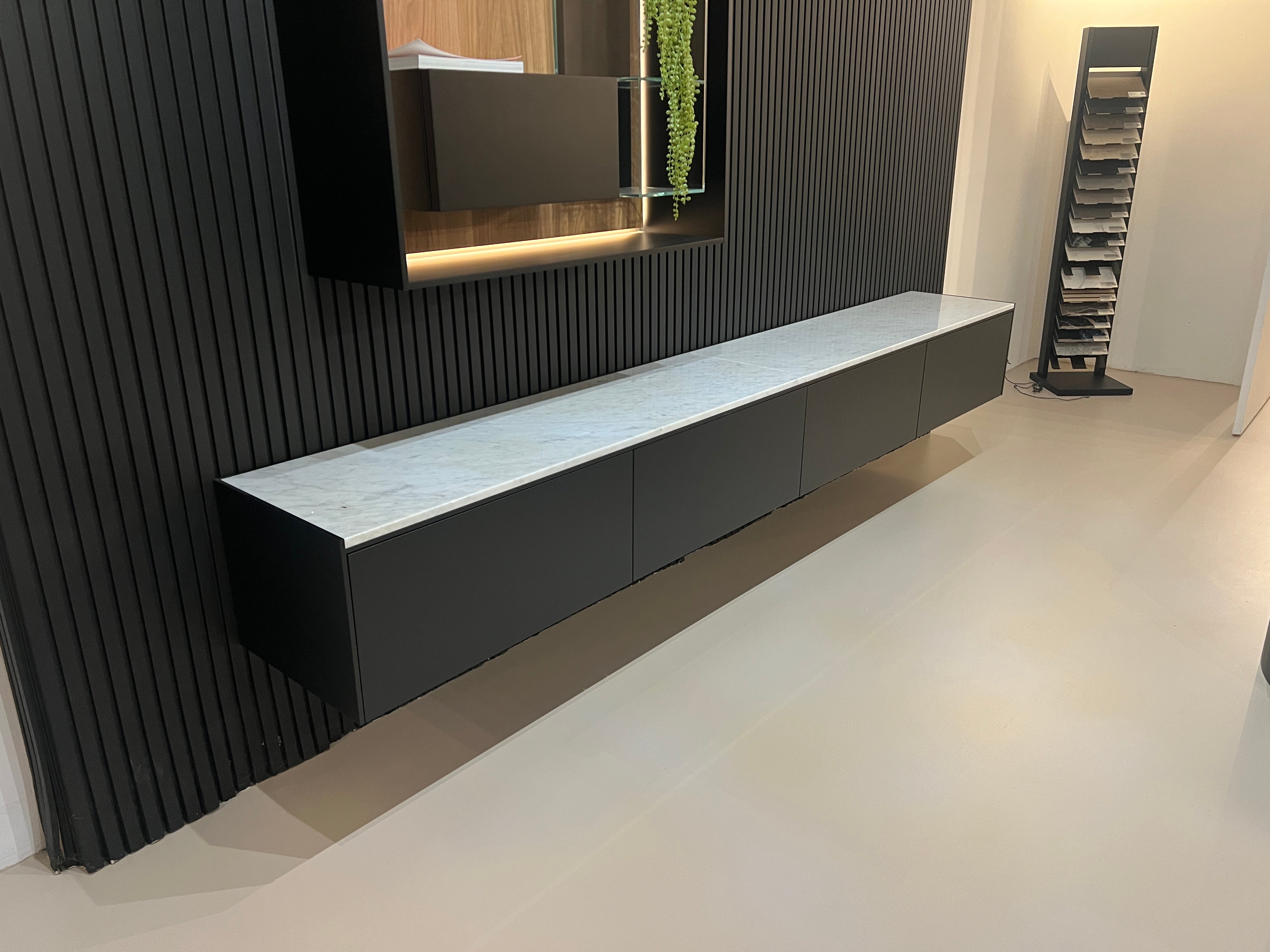 03895 - Moderne wandopstelling