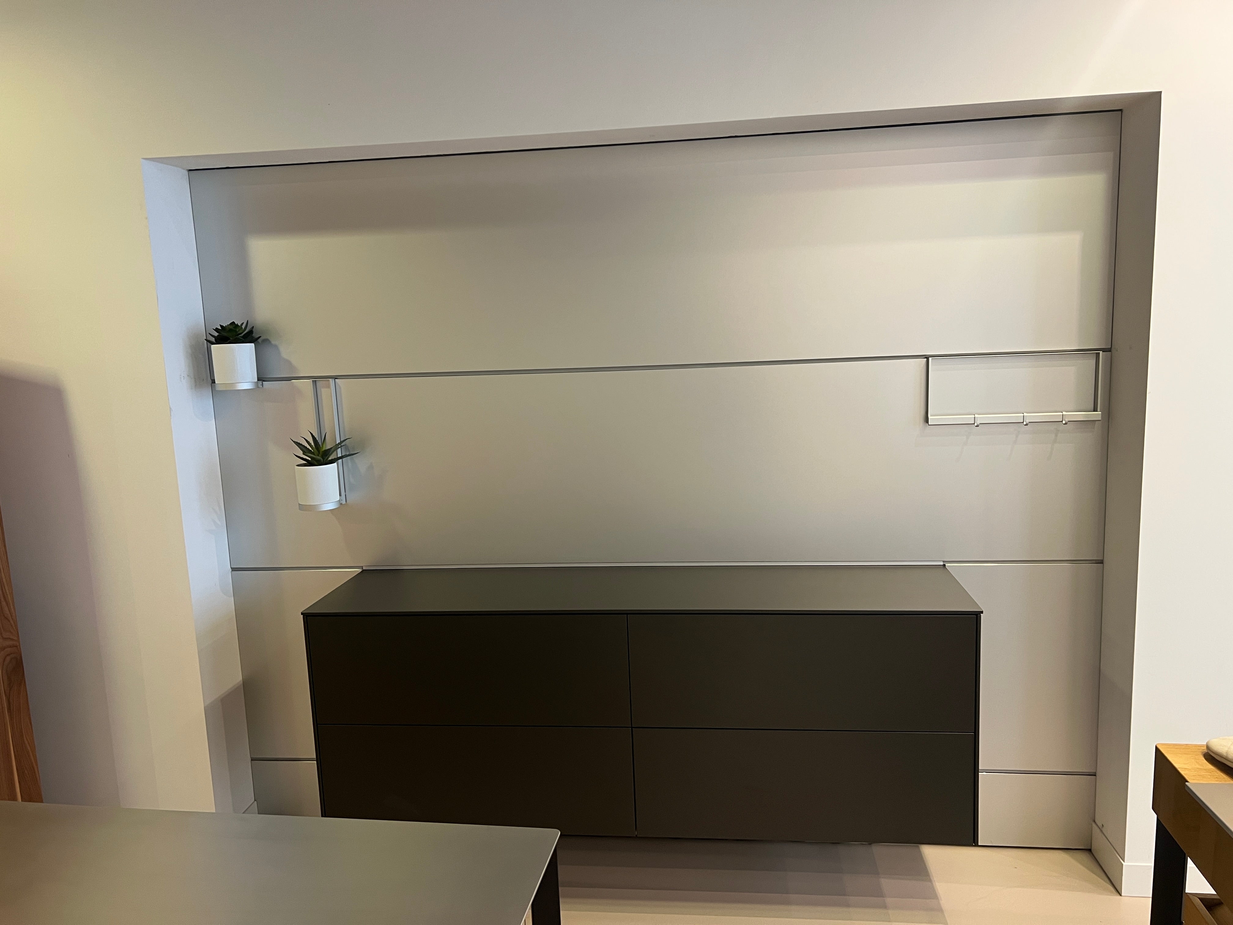 03903 - Zwart dressoir met achterwand
