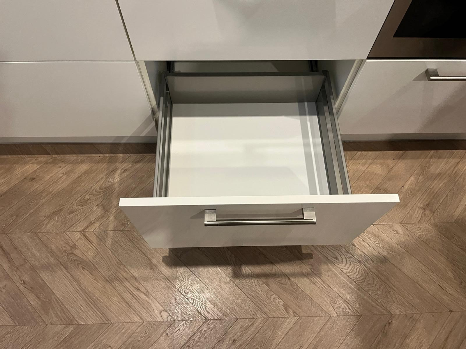 03649 - Witte steinhaus hoekkeuken