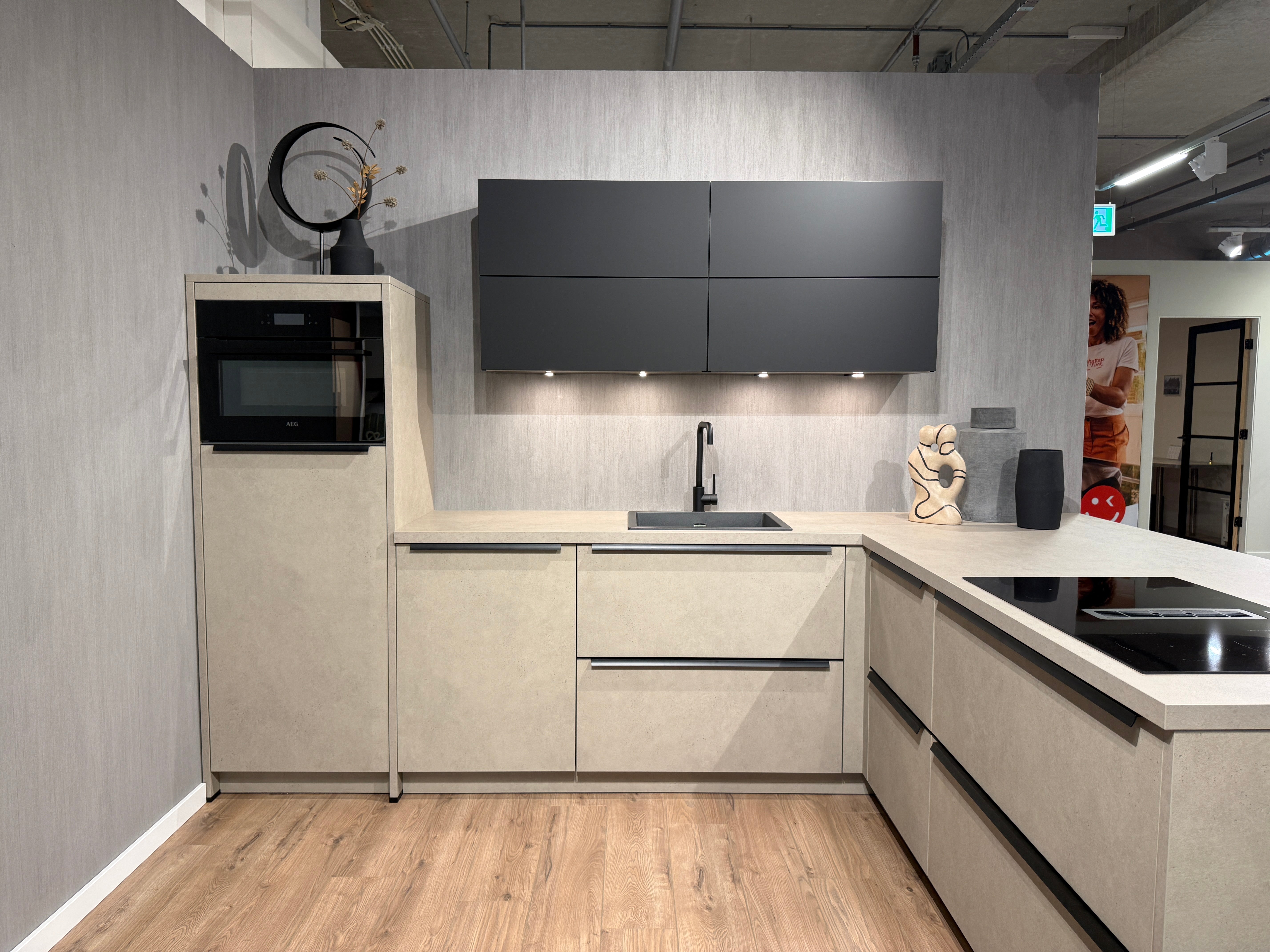 04007 - Kiezelgrijze schiereiland keuken