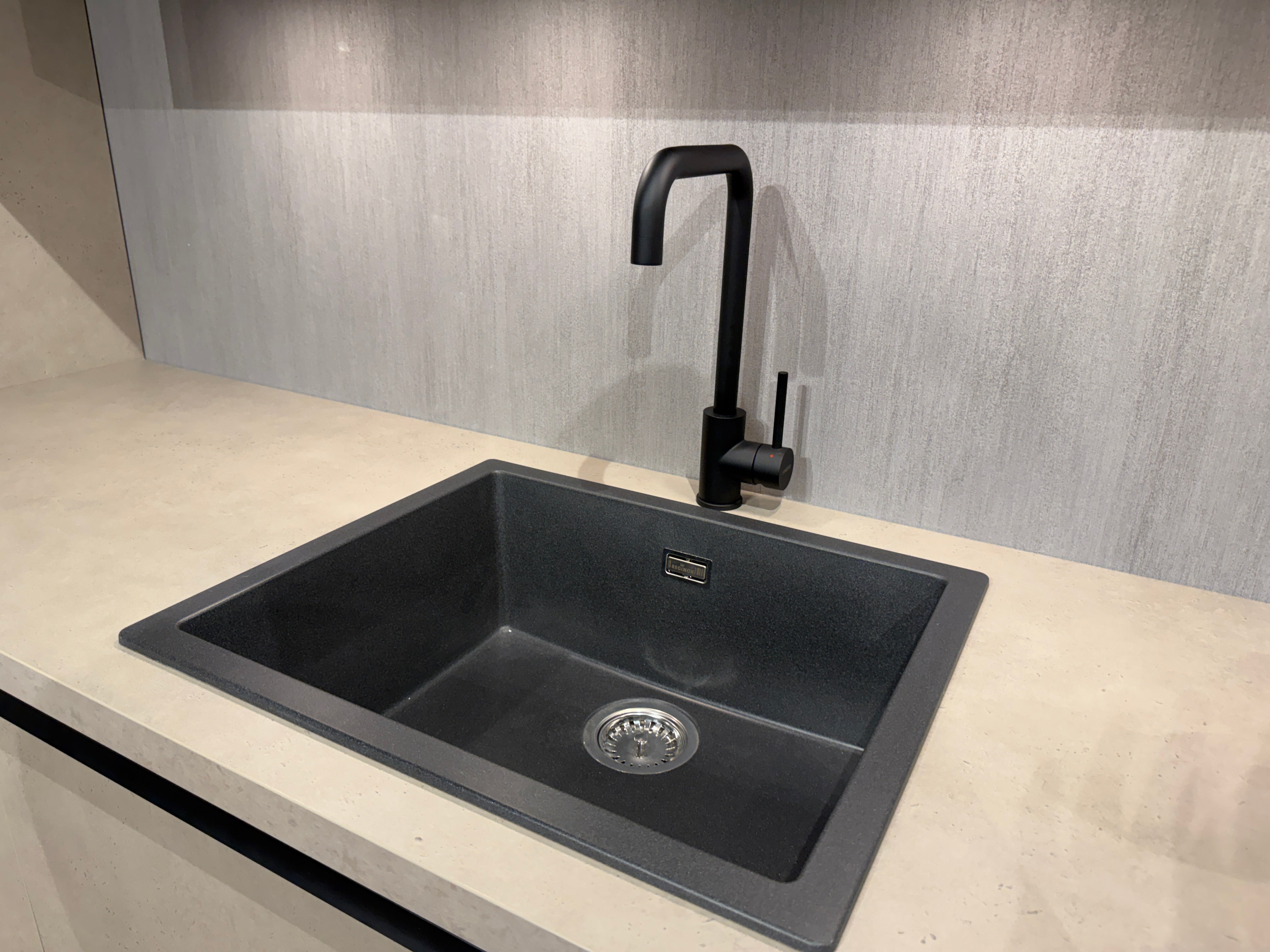 04007 - Kiezelgrijze schiereiland keuken