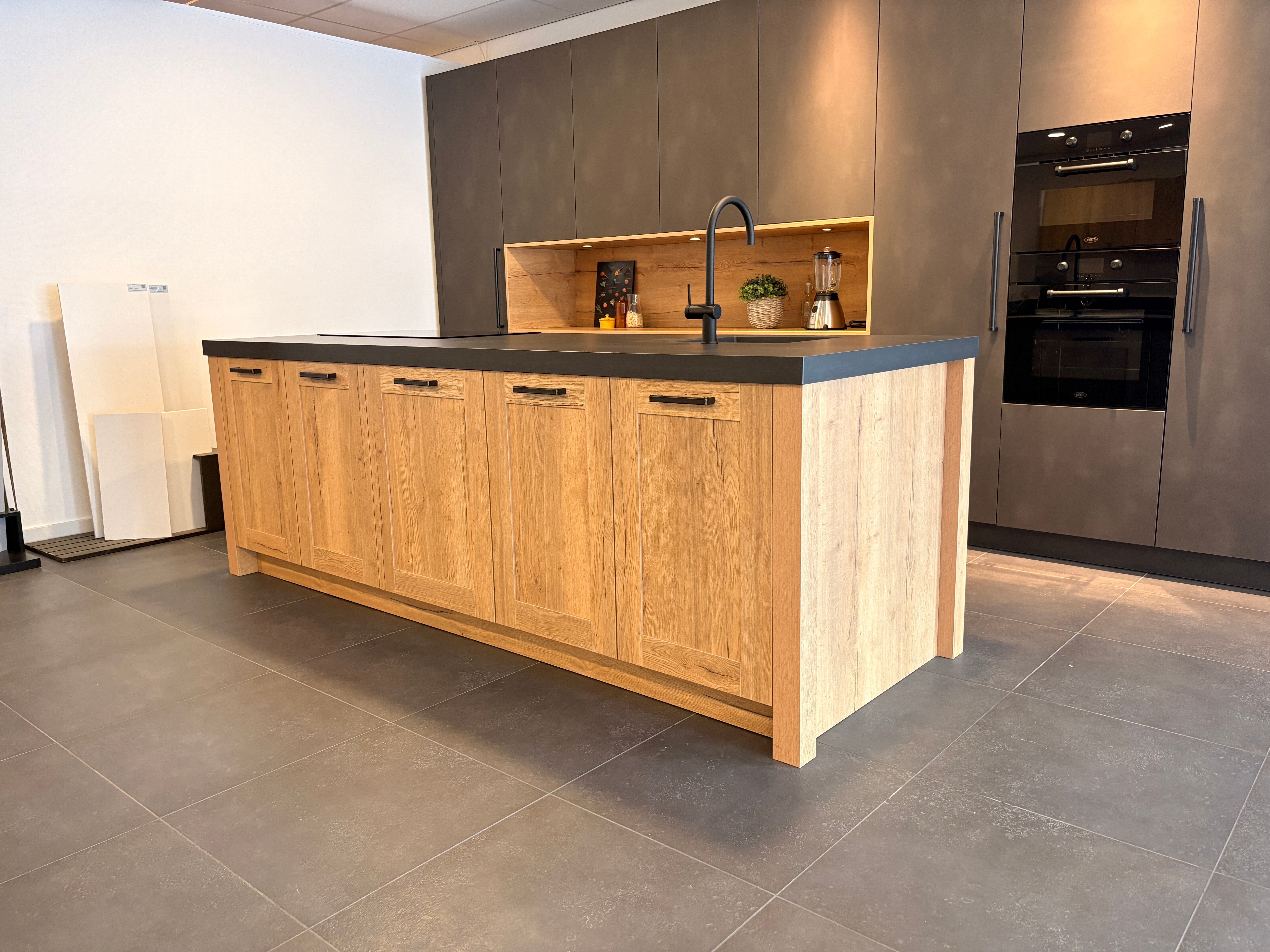 04653 - Modern/landelijke eillandkeuken