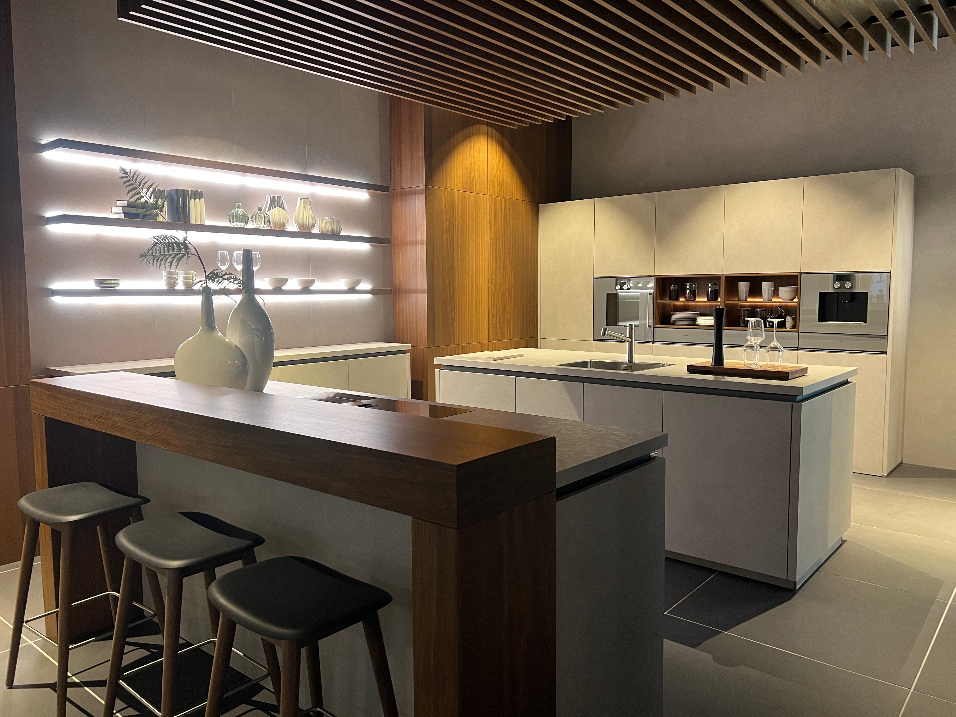 04731 - Luxe keuken met dubbel eiland