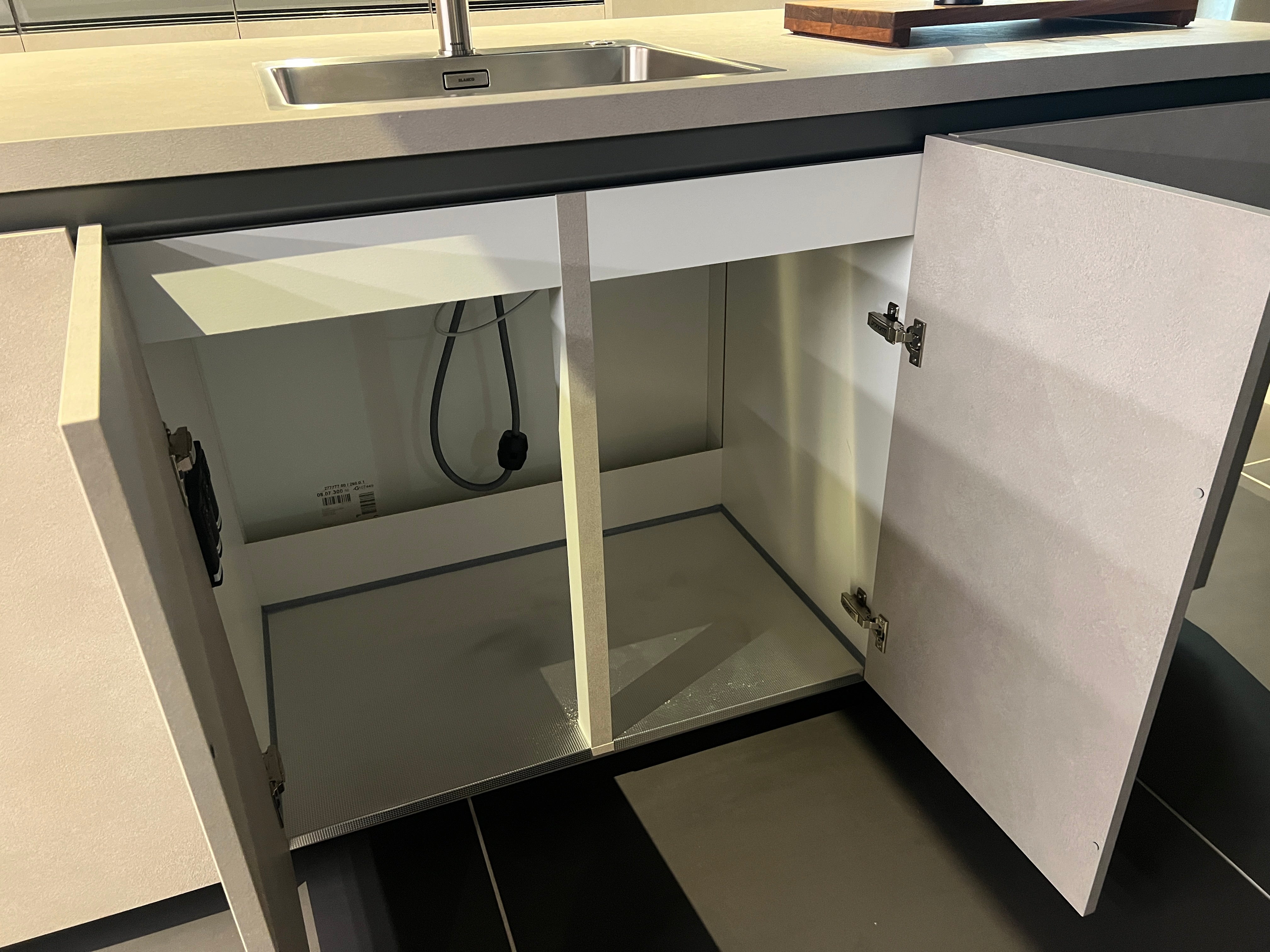 04731 - Luxe keuken met dubbel eiland