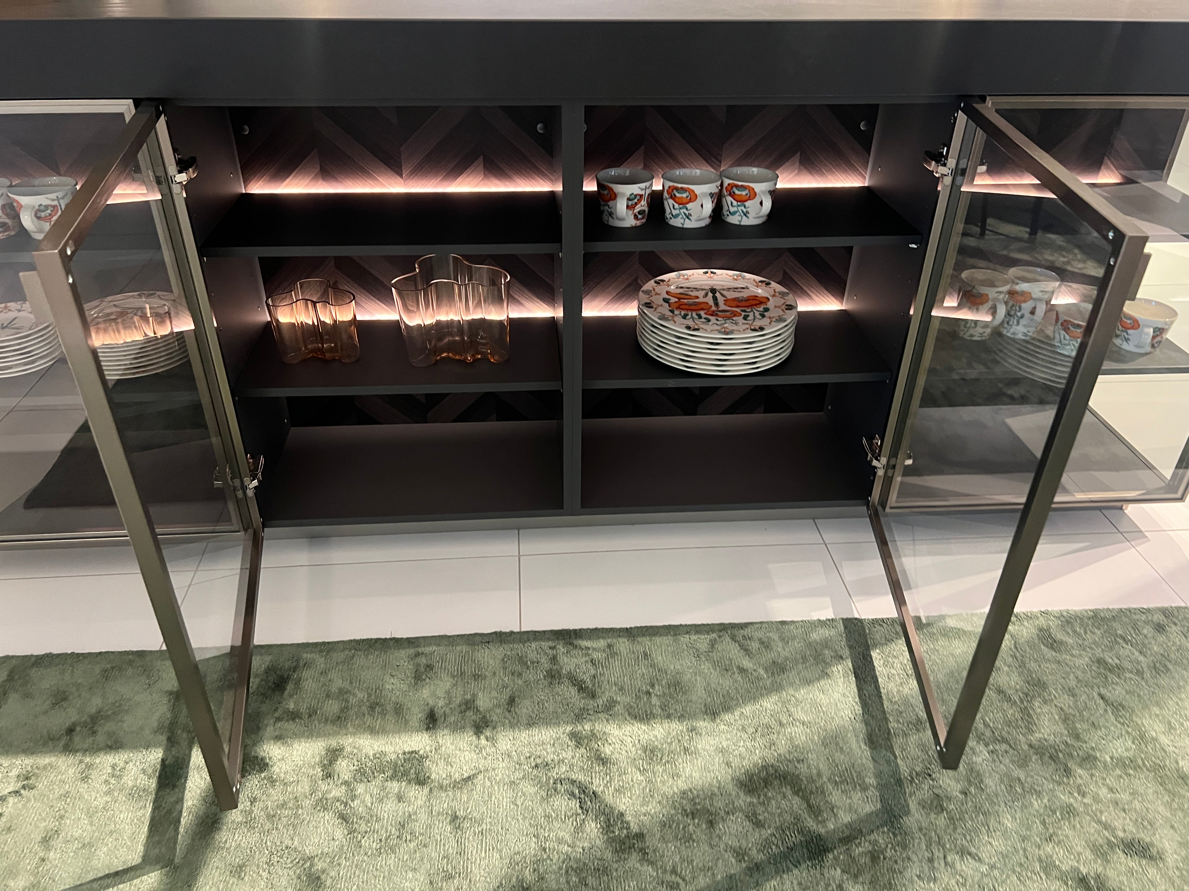 04737 - Luxe Pronorm eiland met vitrine kast