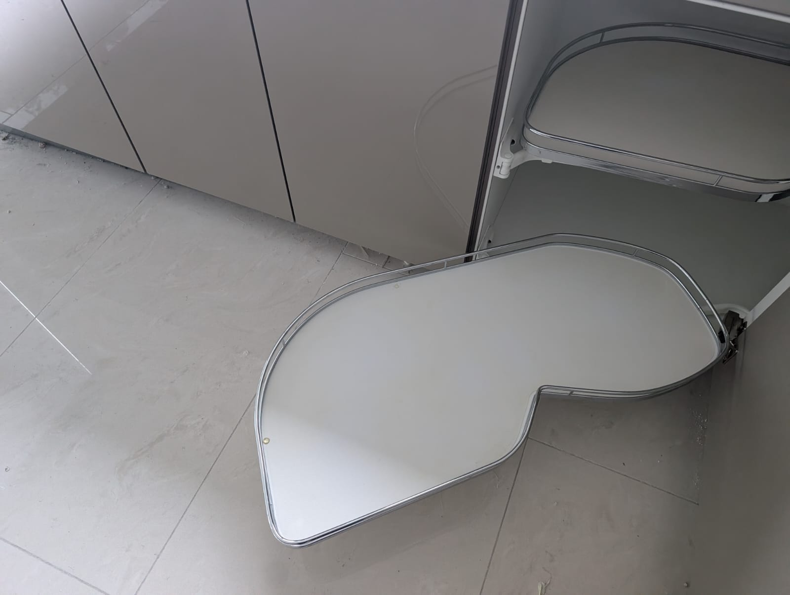 04629 - Hoogglans Siematic keuken met kastenwand