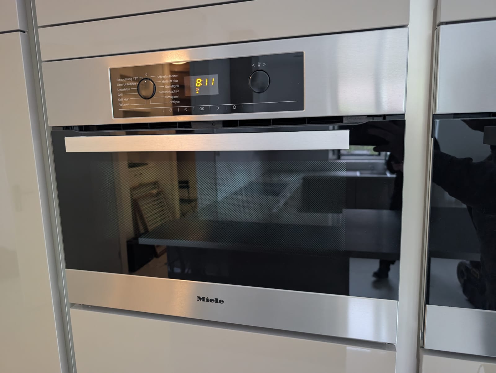 04629 - Hoogglans Siematic keuken met kastenwand
