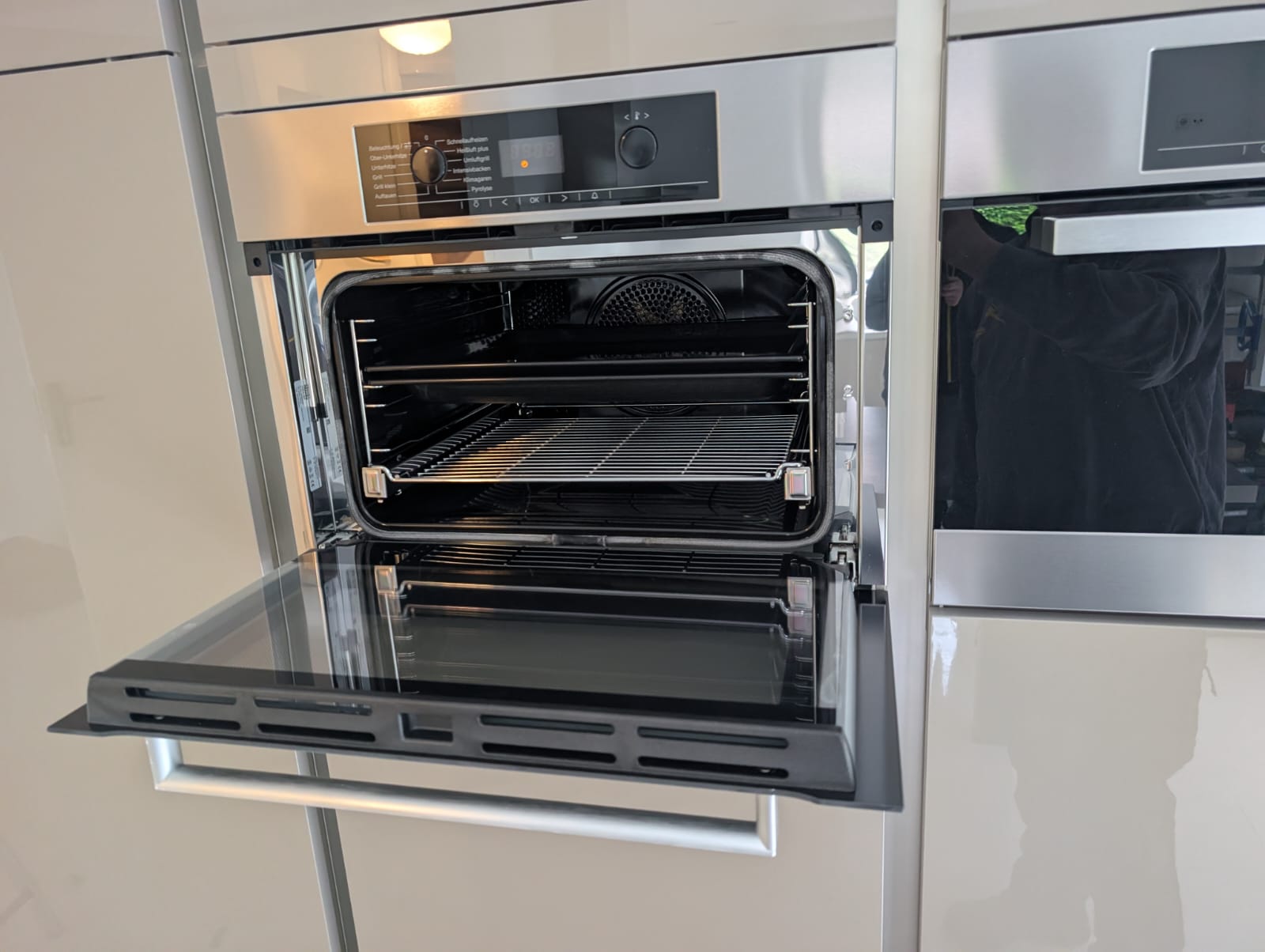 04629 - Hoogglans Siematic keuken met kastenwand