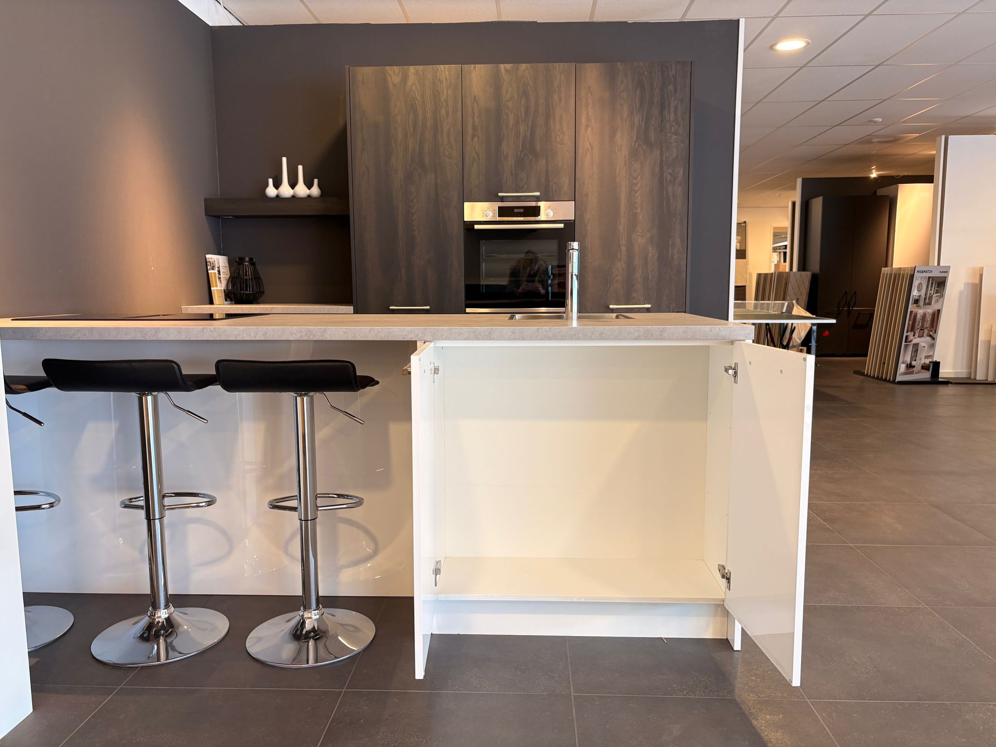 04655 - Modern schiereiland