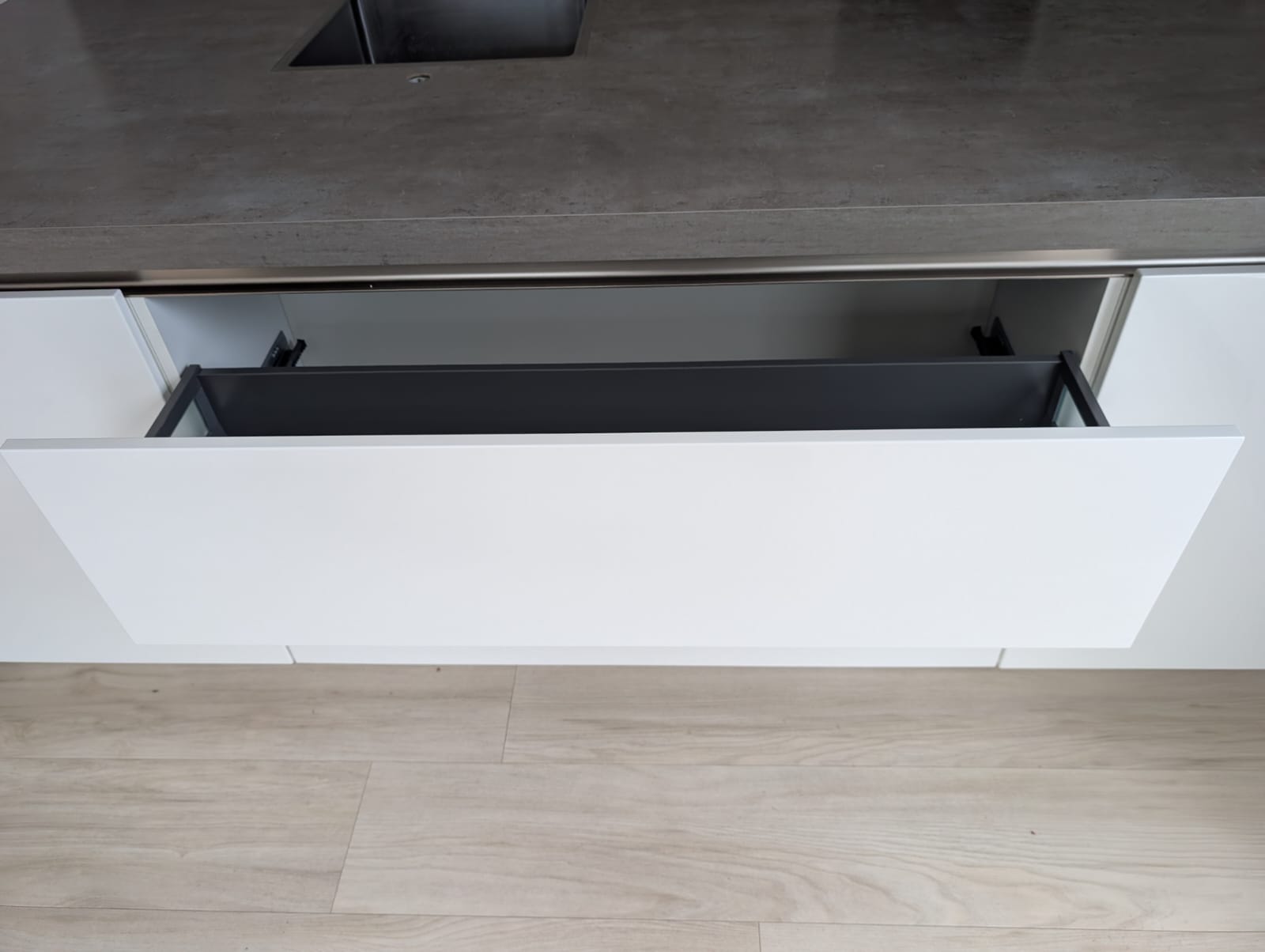 04325 - Witte schiereiland keuken van Schmidt