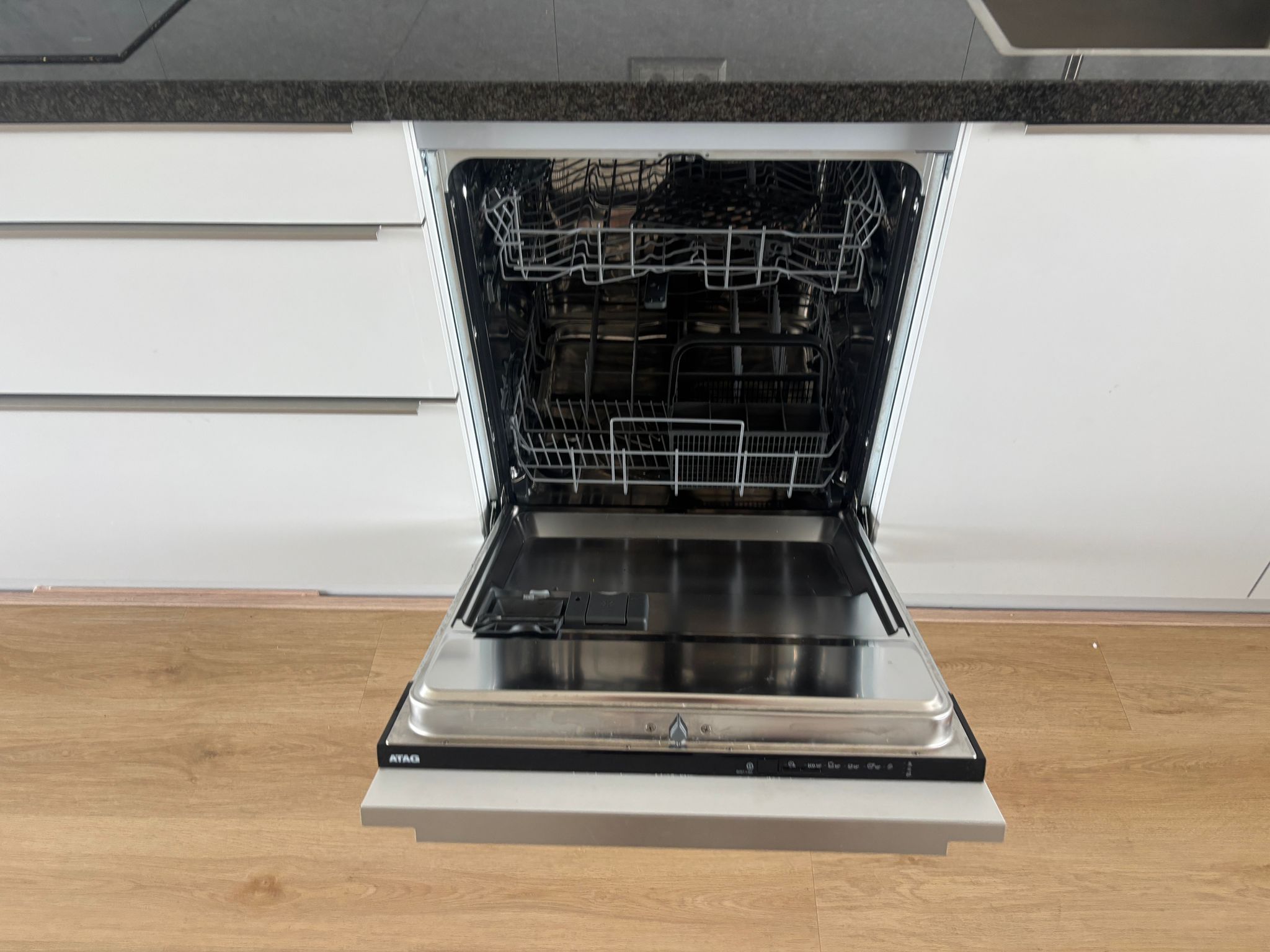 03997 - Witte parallel keuken