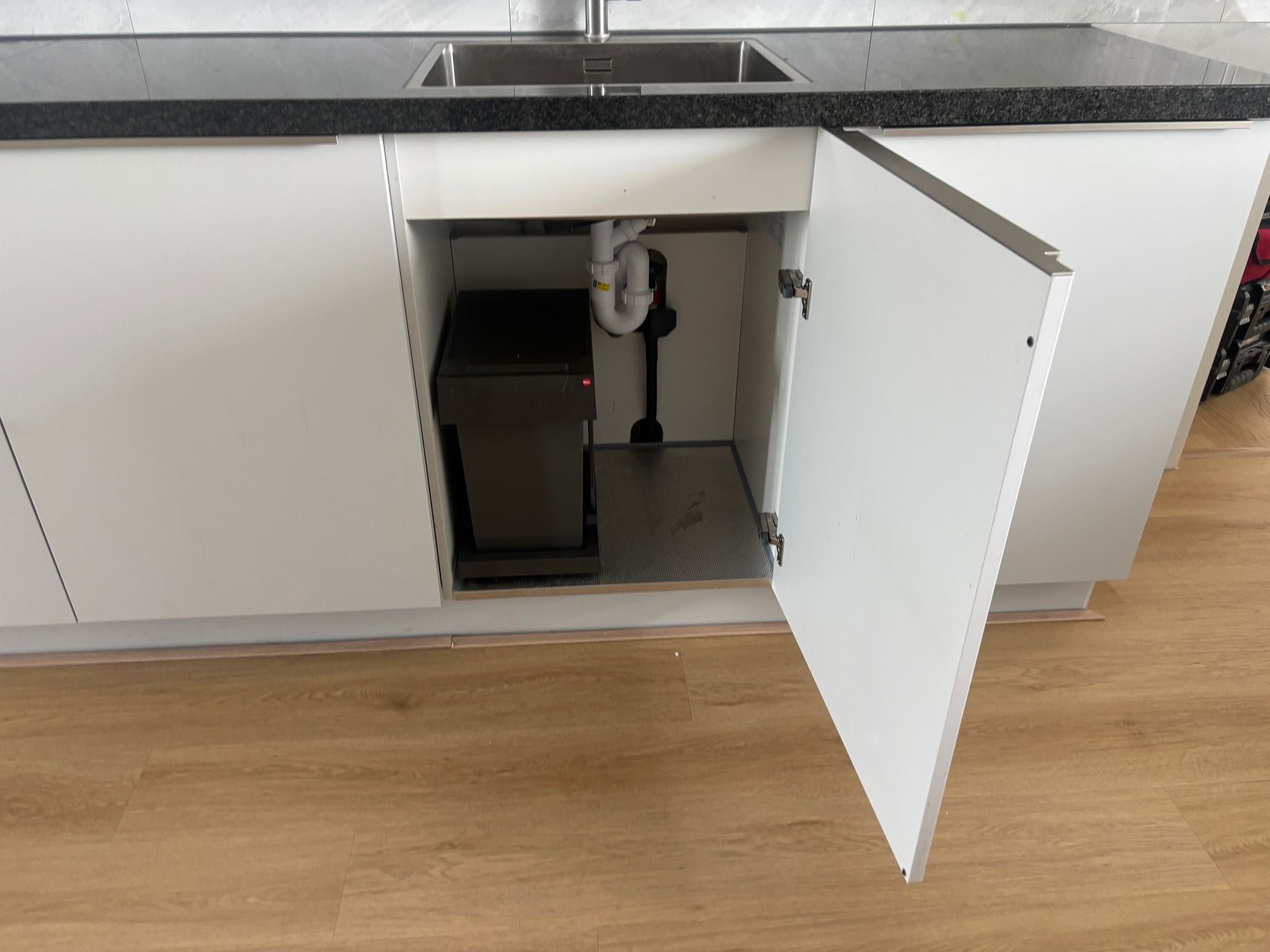 03997 - Witte parallel keuken