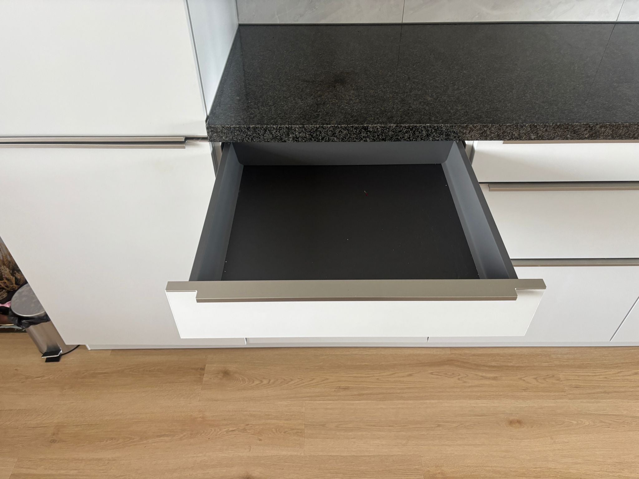 03997 - Witte parallel keuken