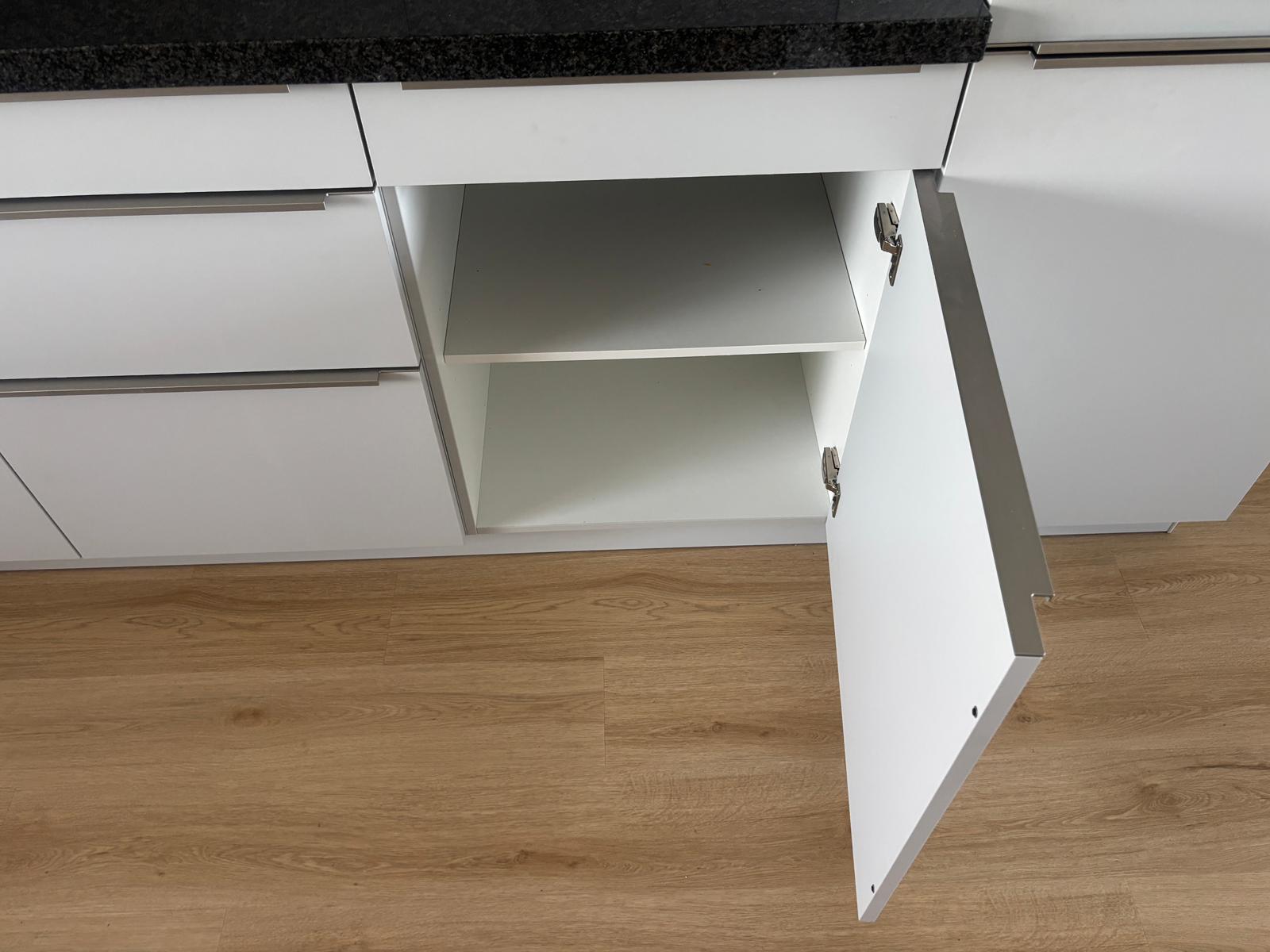 03997 - Witte parallel keuken