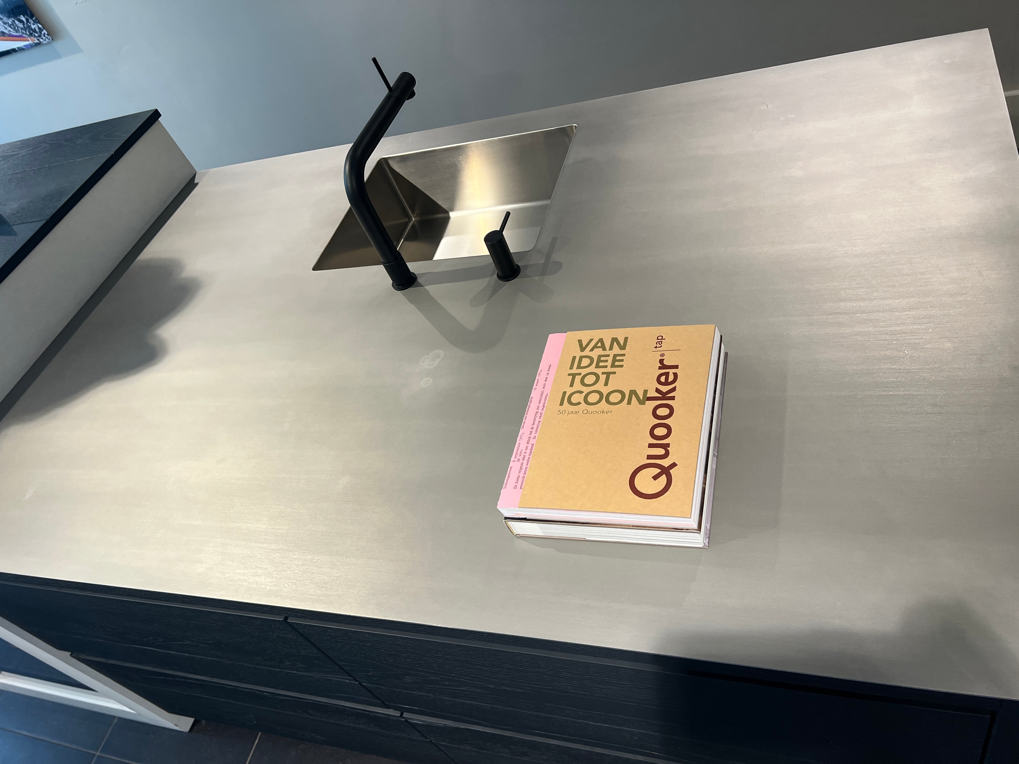 04625 - Hollands maatwerk eilandkeuken met eetgedeelte