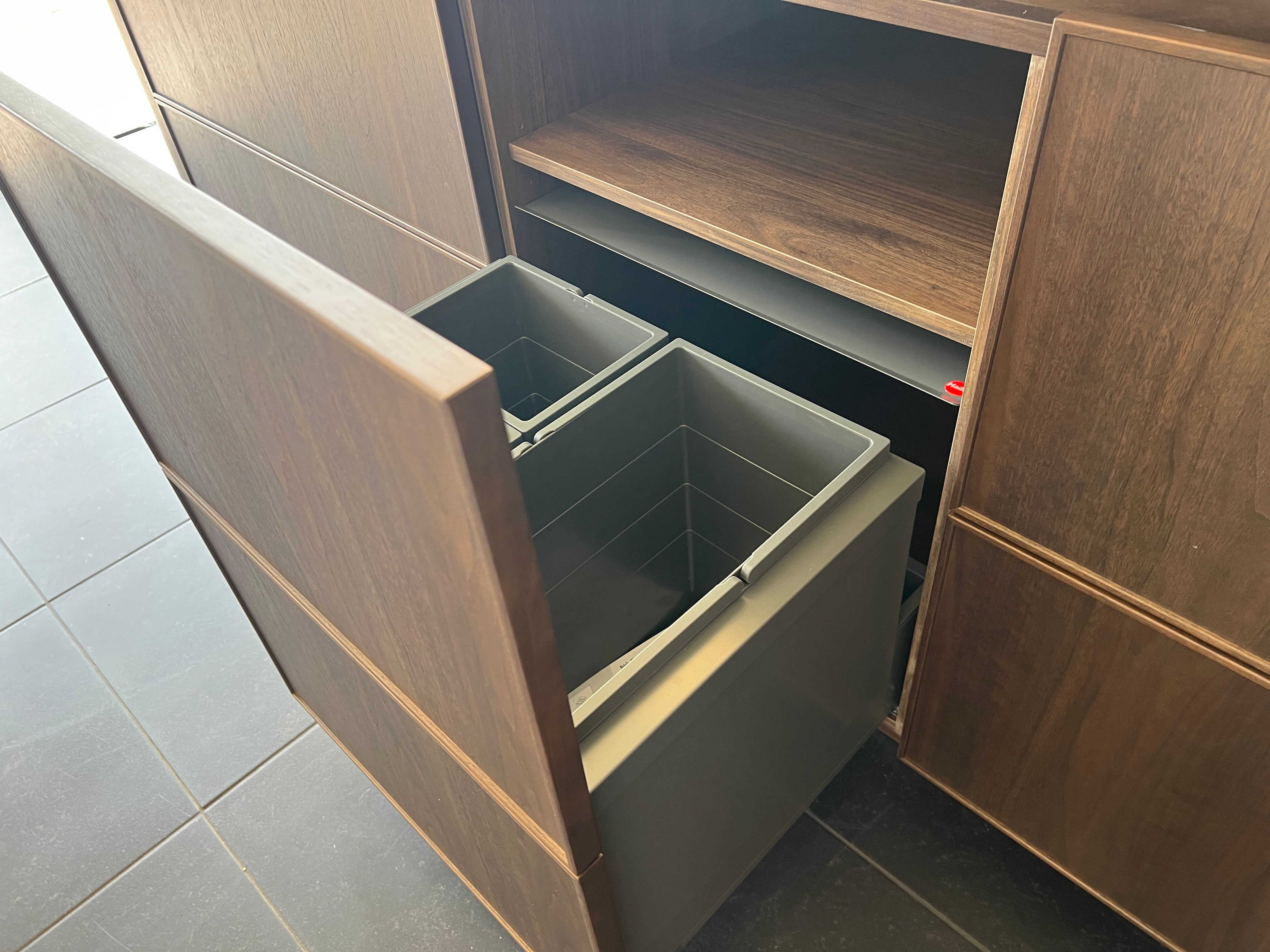 04631 - Nederlands maatwerk eiland keuken met ronde hoeken