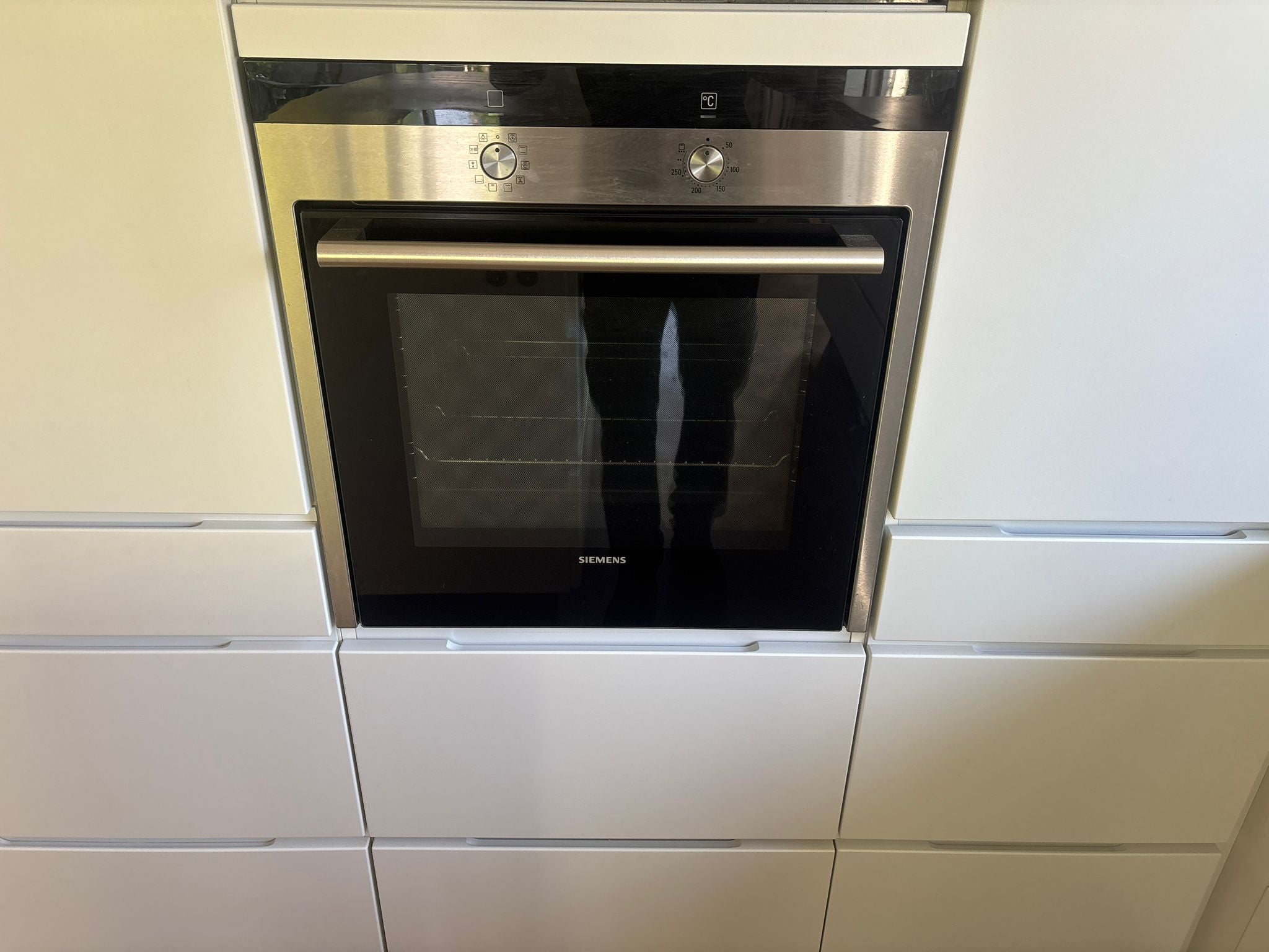 04845 - Witte eilandkeuken met bar