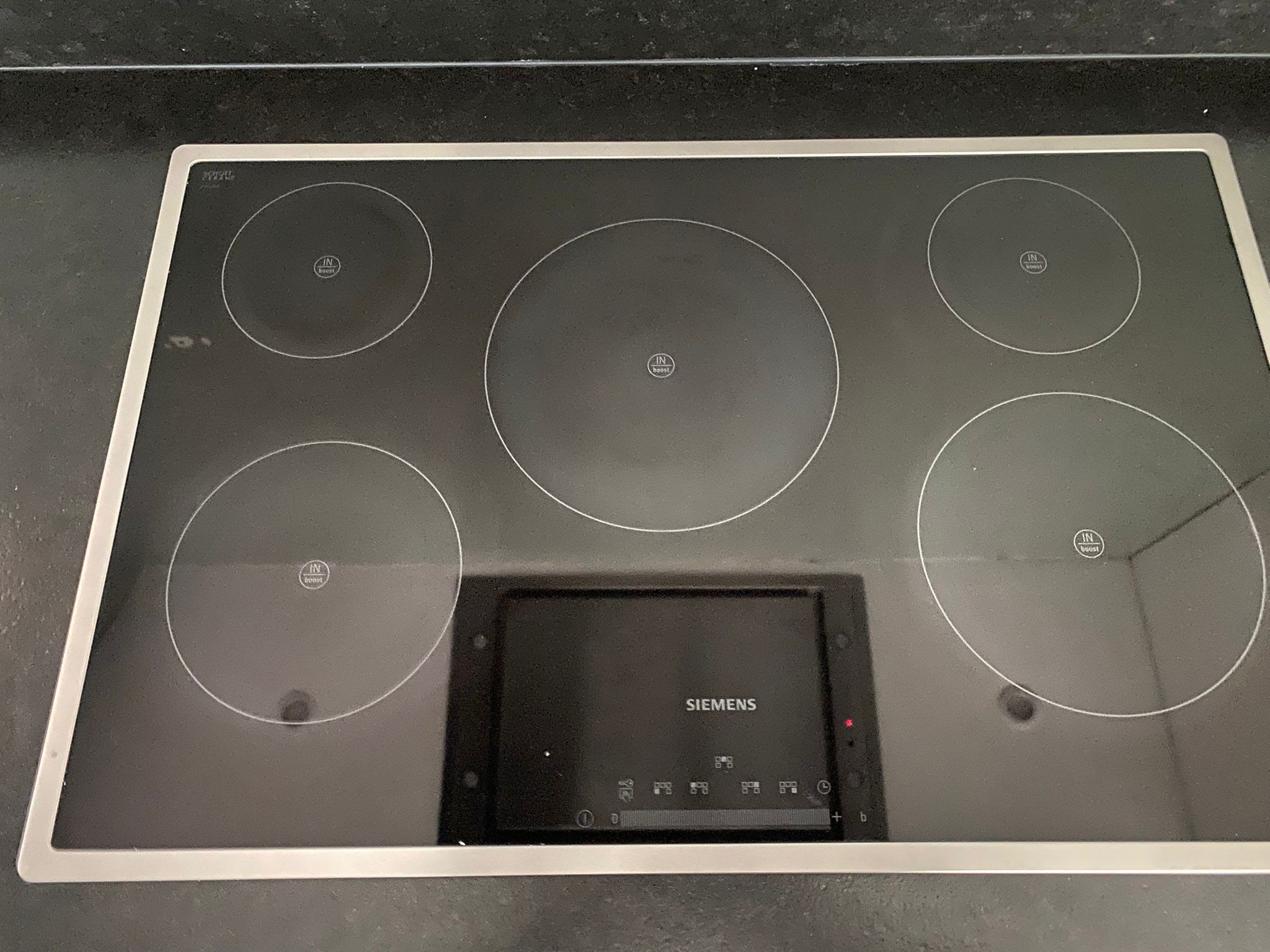 02899 - Hoogglans schiereiland keuken