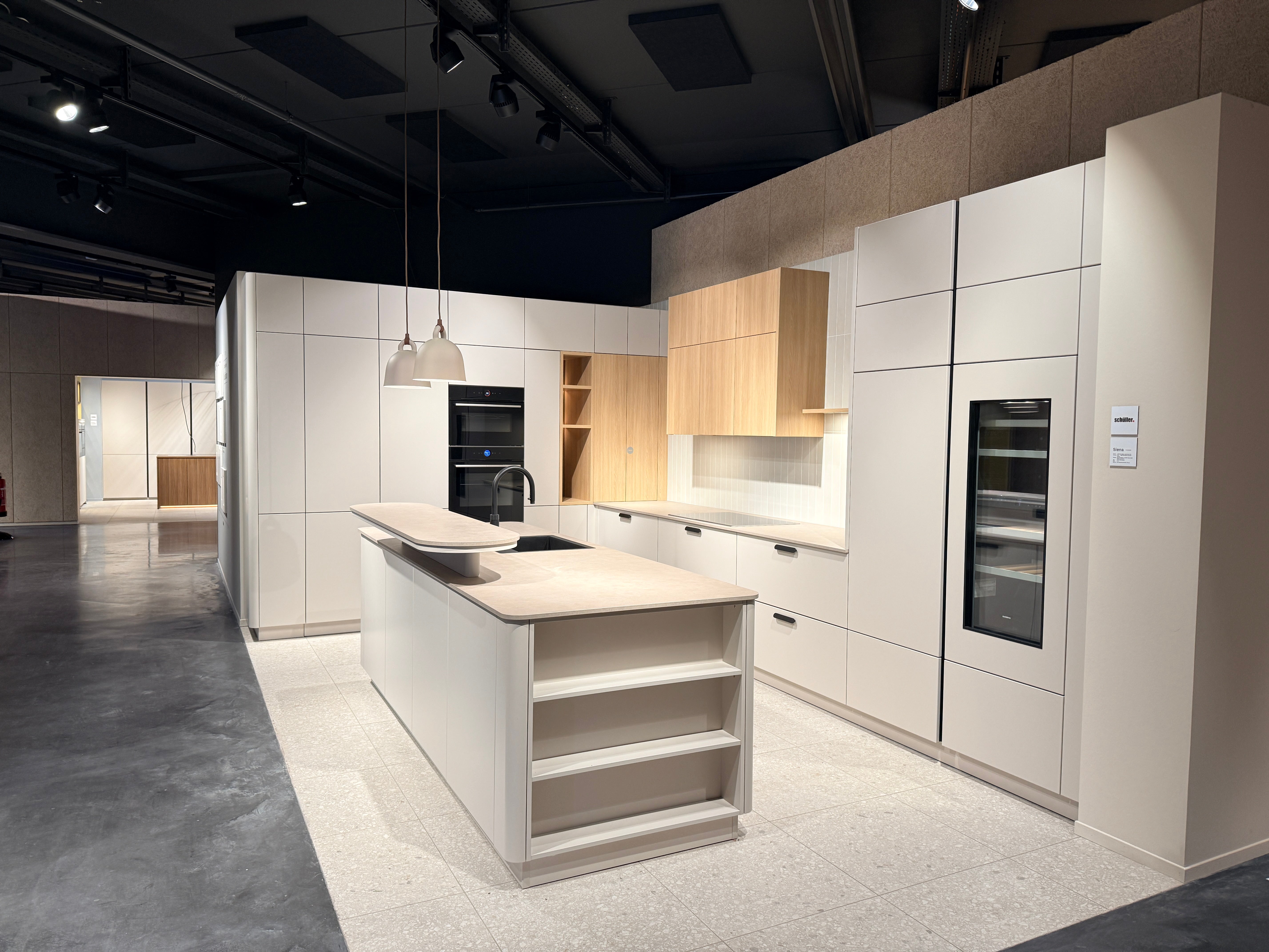 05103 - Schüller moderne L-keuken met eiland