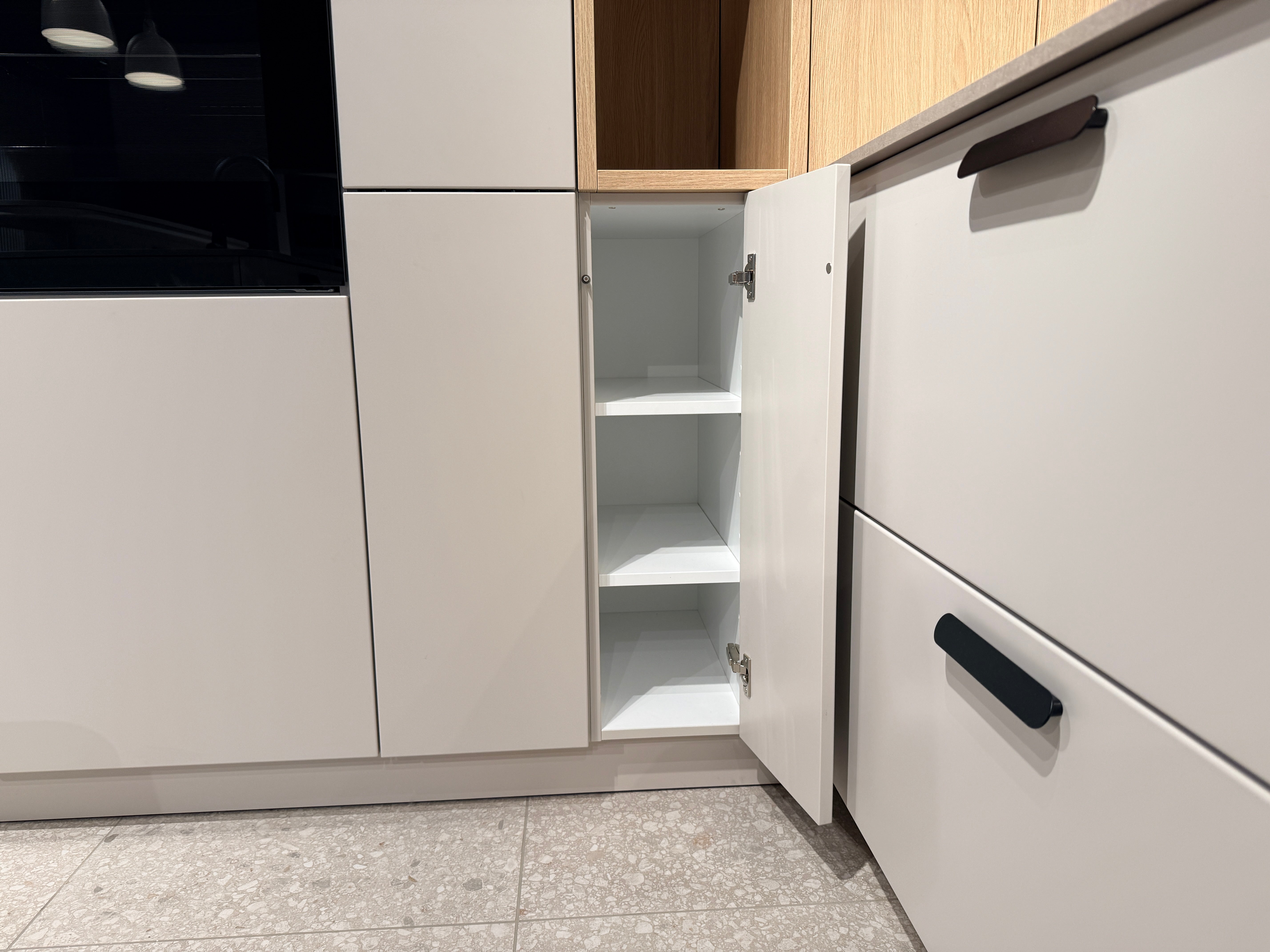 05103 - Schüller moderne L-keuken met eiland