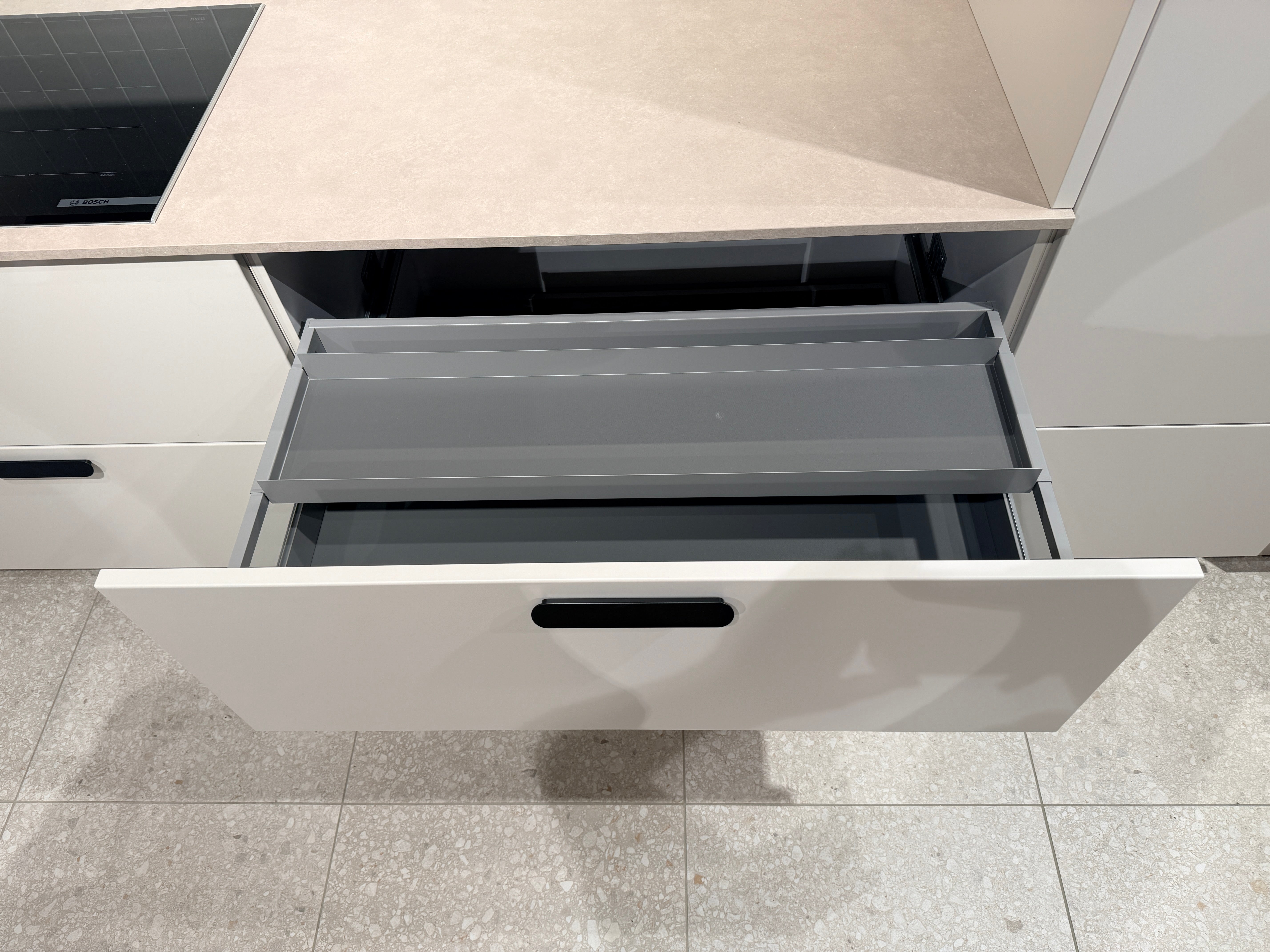 05103 - Schüller moderne L-keuken met eiland