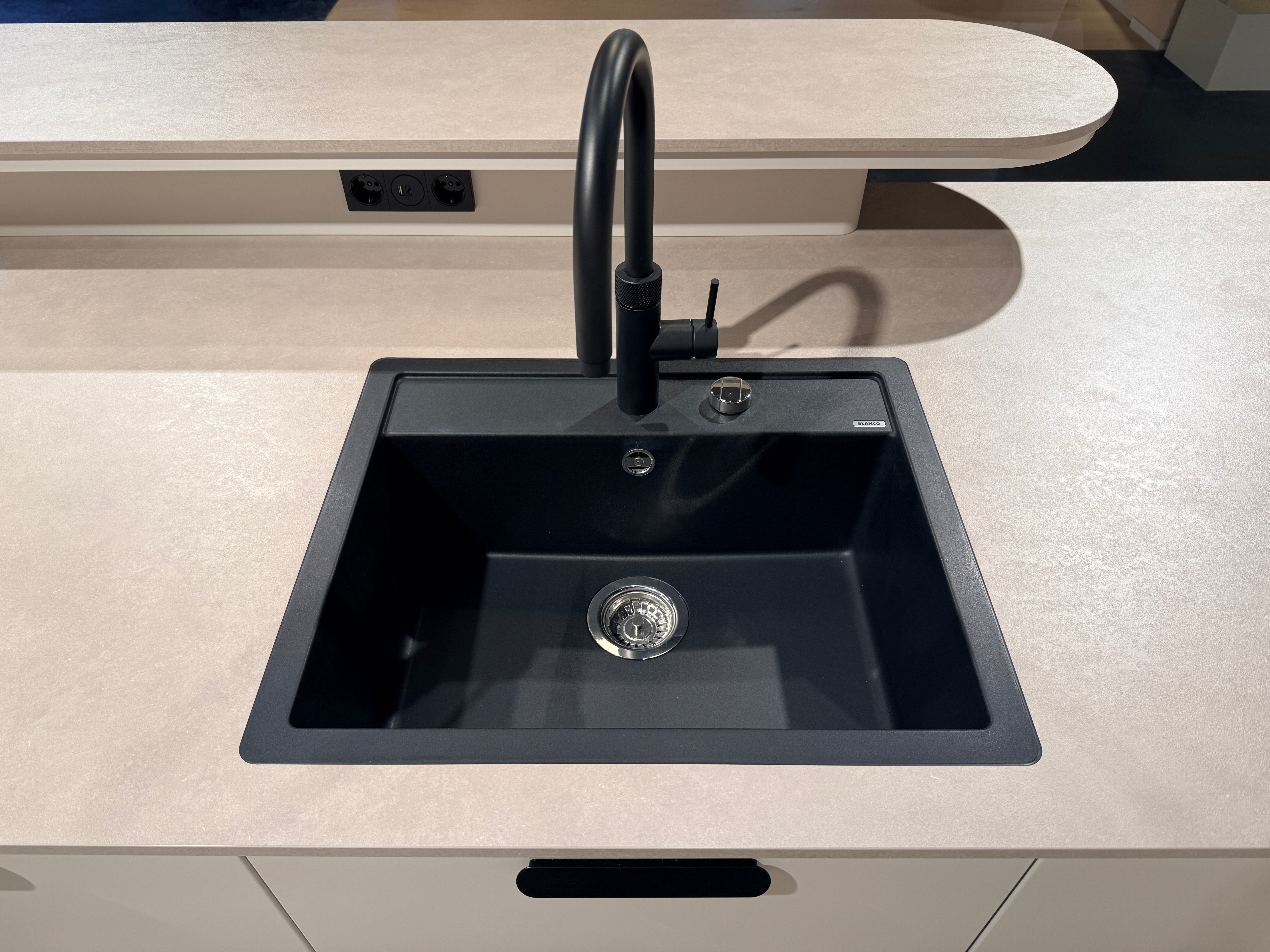 05103 - Schüller moderne L-keuken met eiland