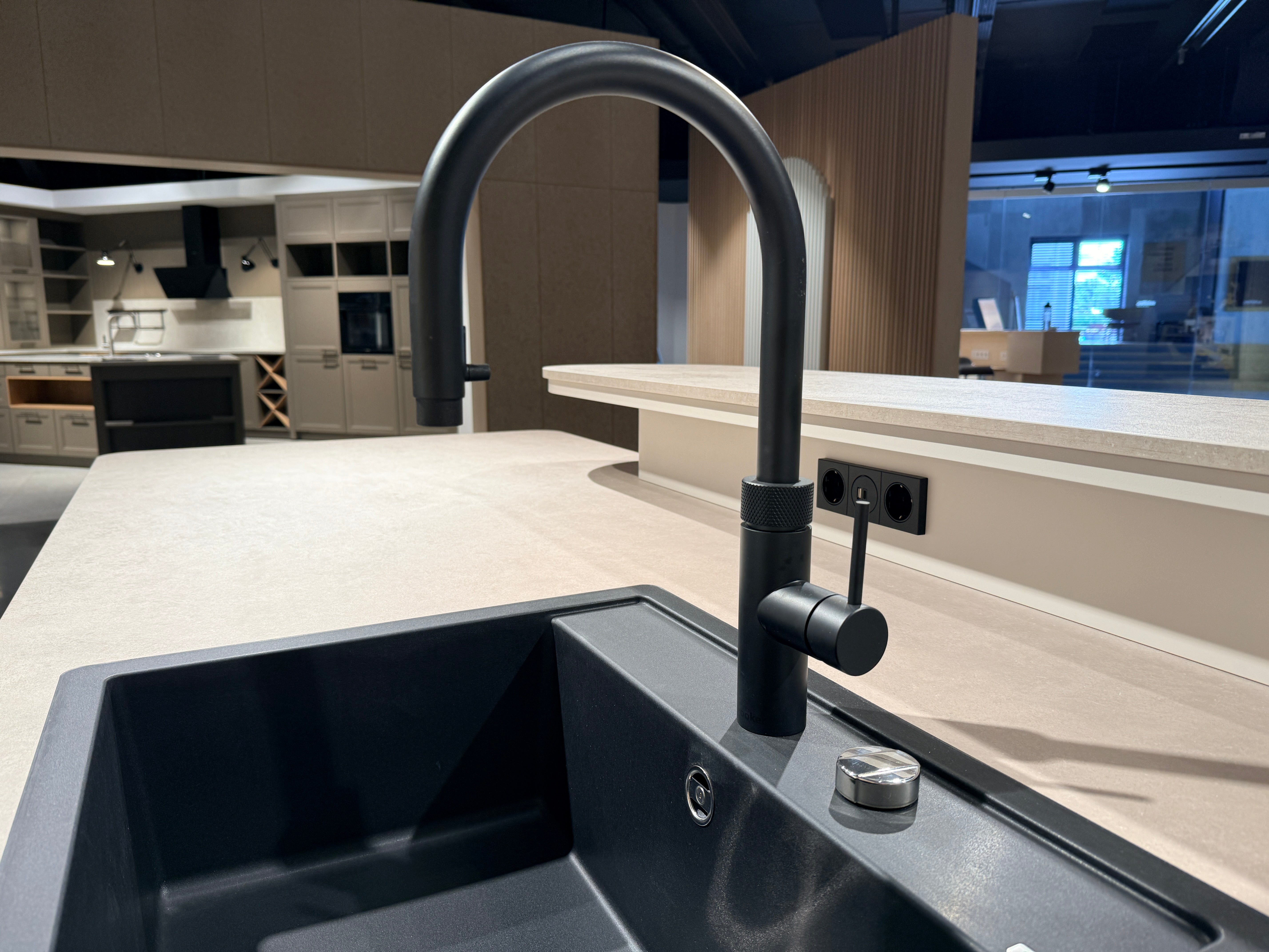 05103 - Schüller moderne L-keuken met eiland