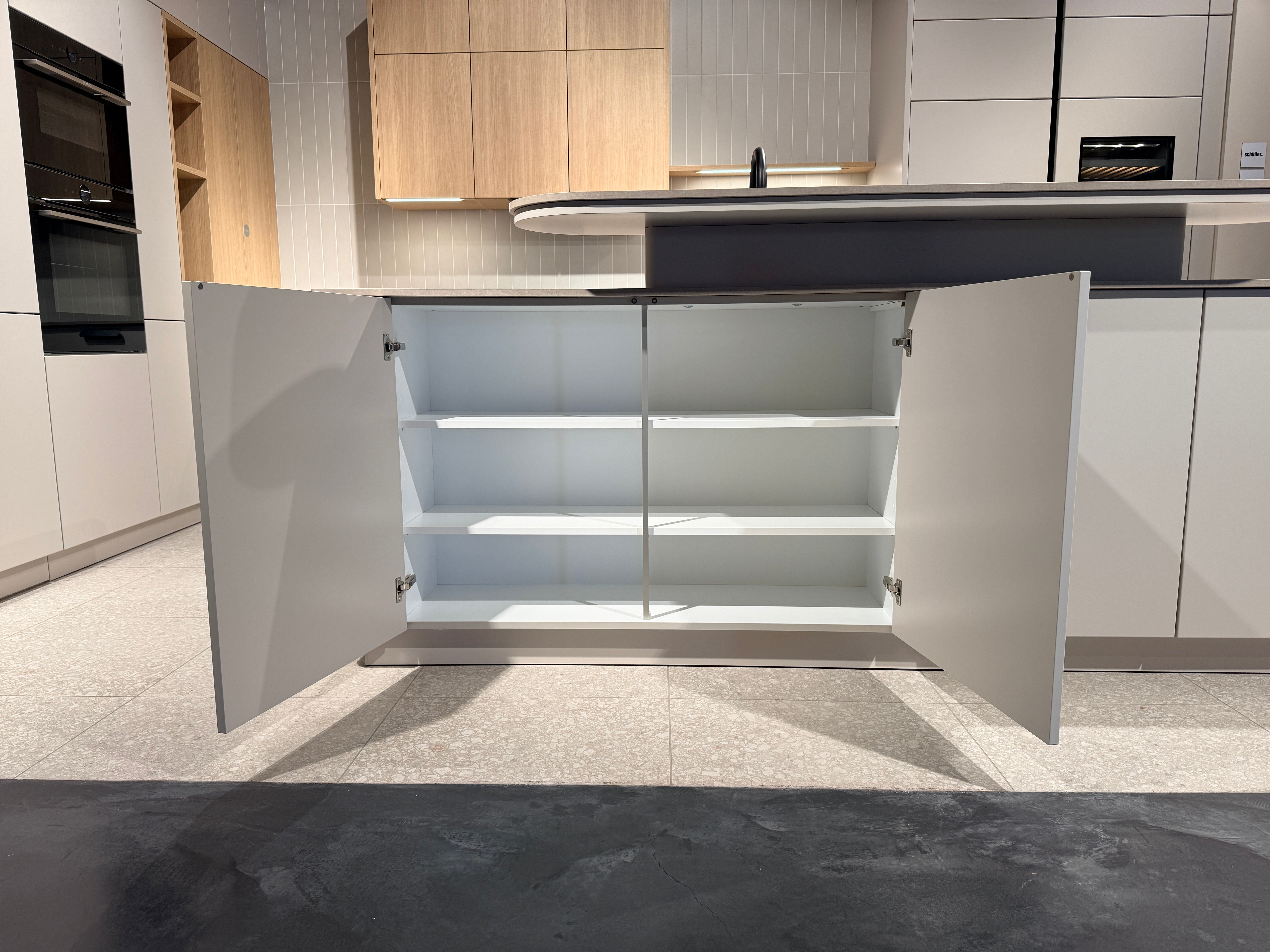 05103 - Schüller moderne L-keuken met eiland