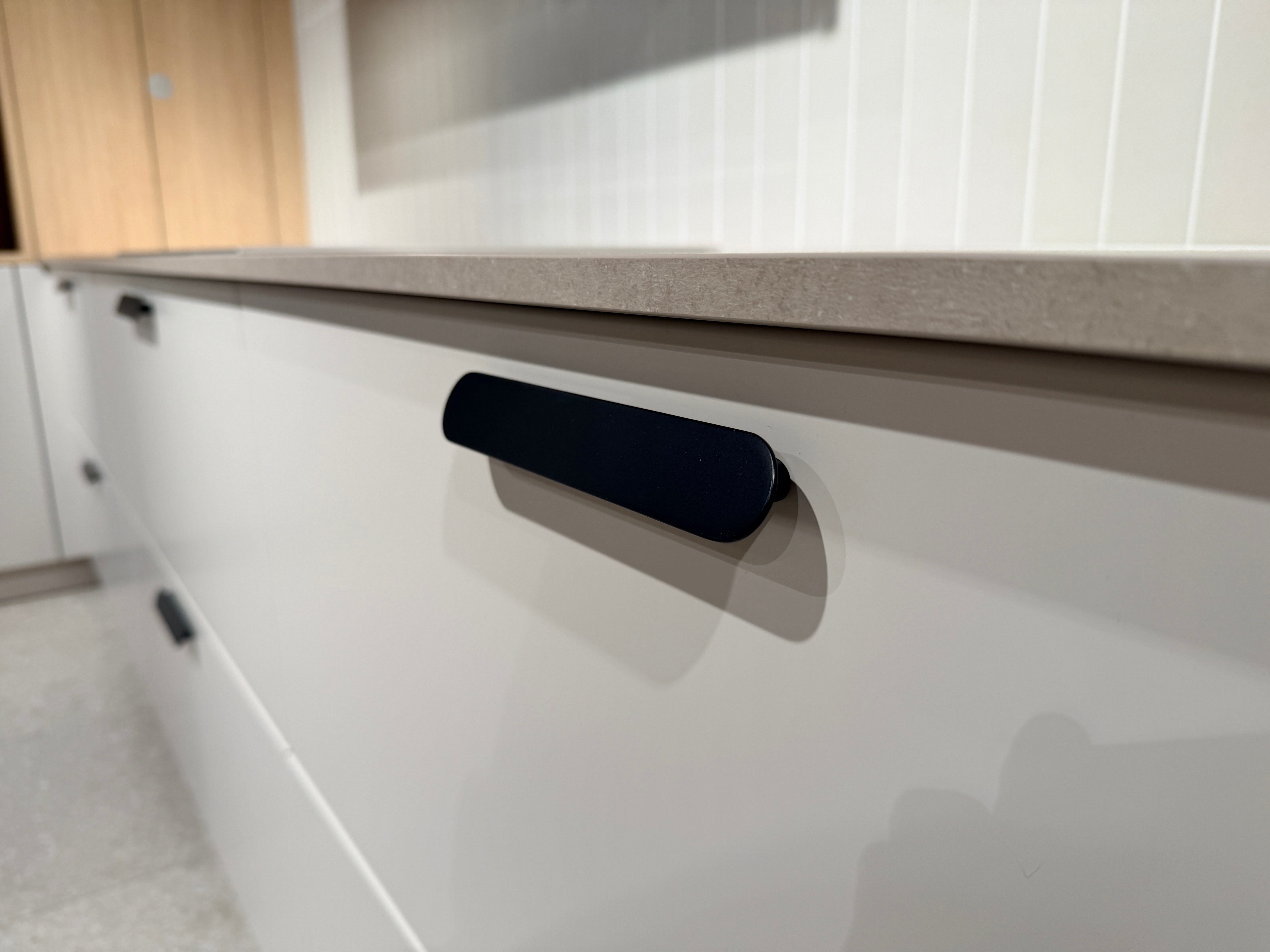 05103 - Schüller moderne L-keuken met eiland