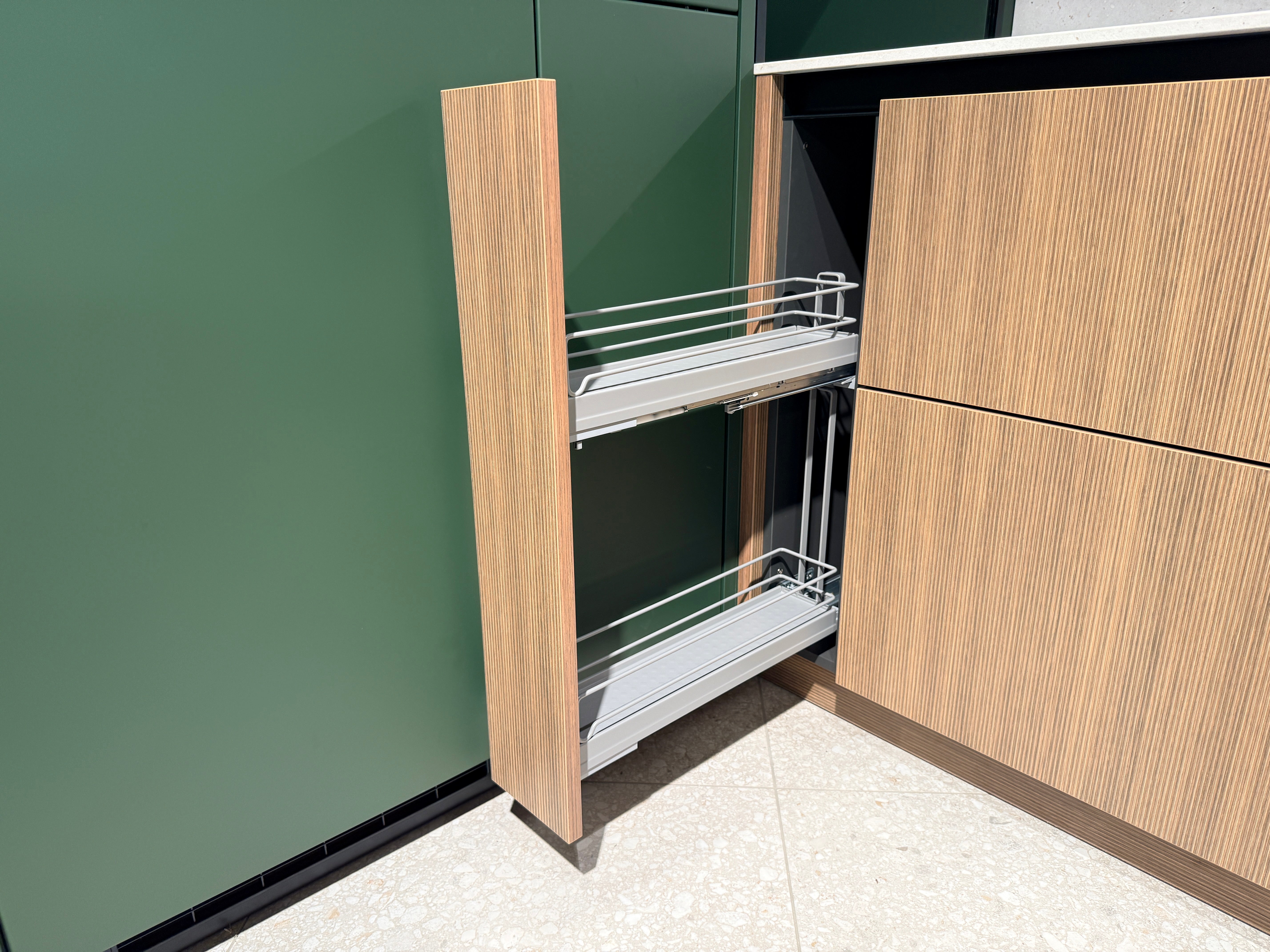 05109 - Schüller keuken met organische kastenwand