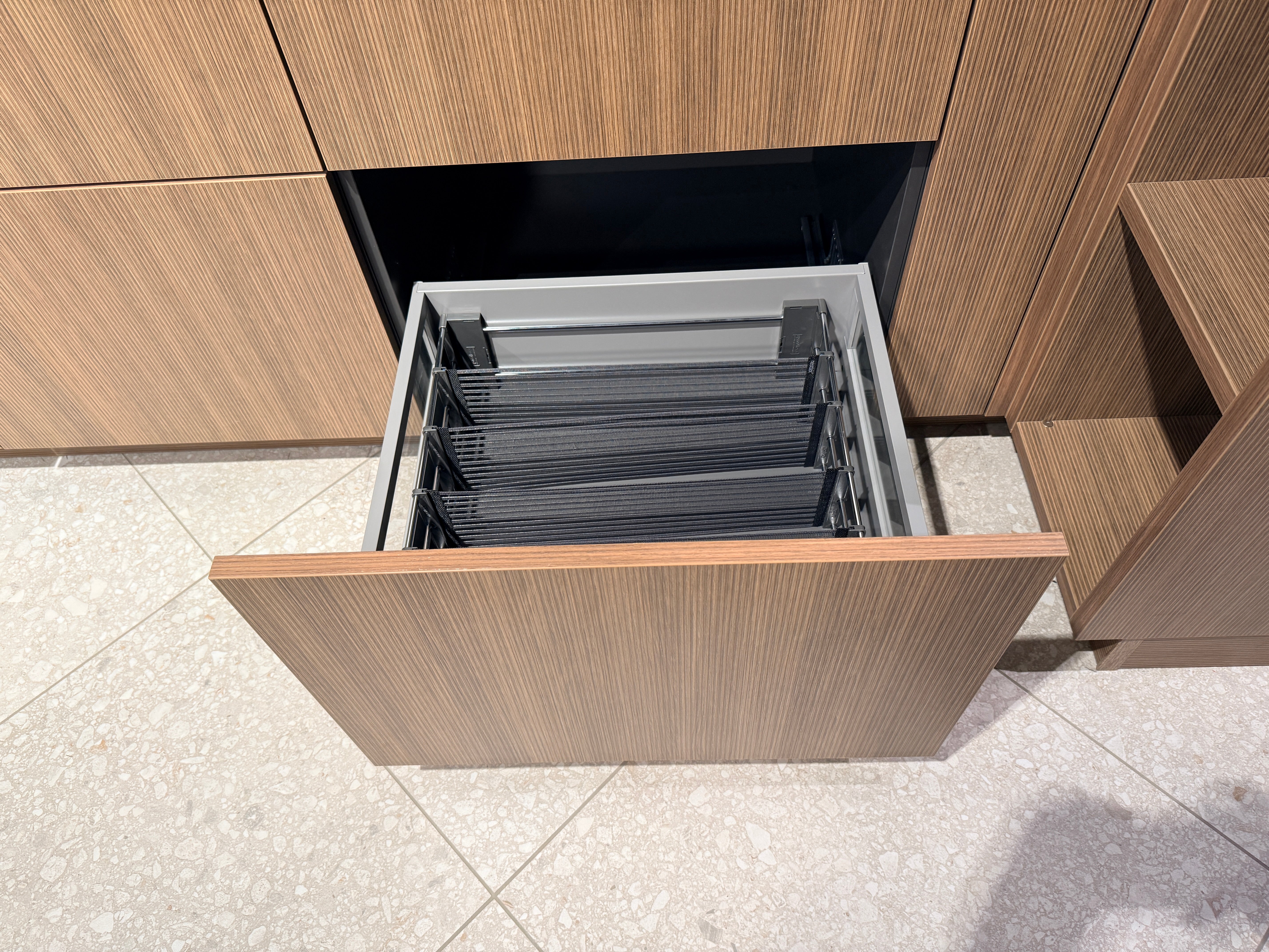 05109 - Schüller keuken met organische kastenwand