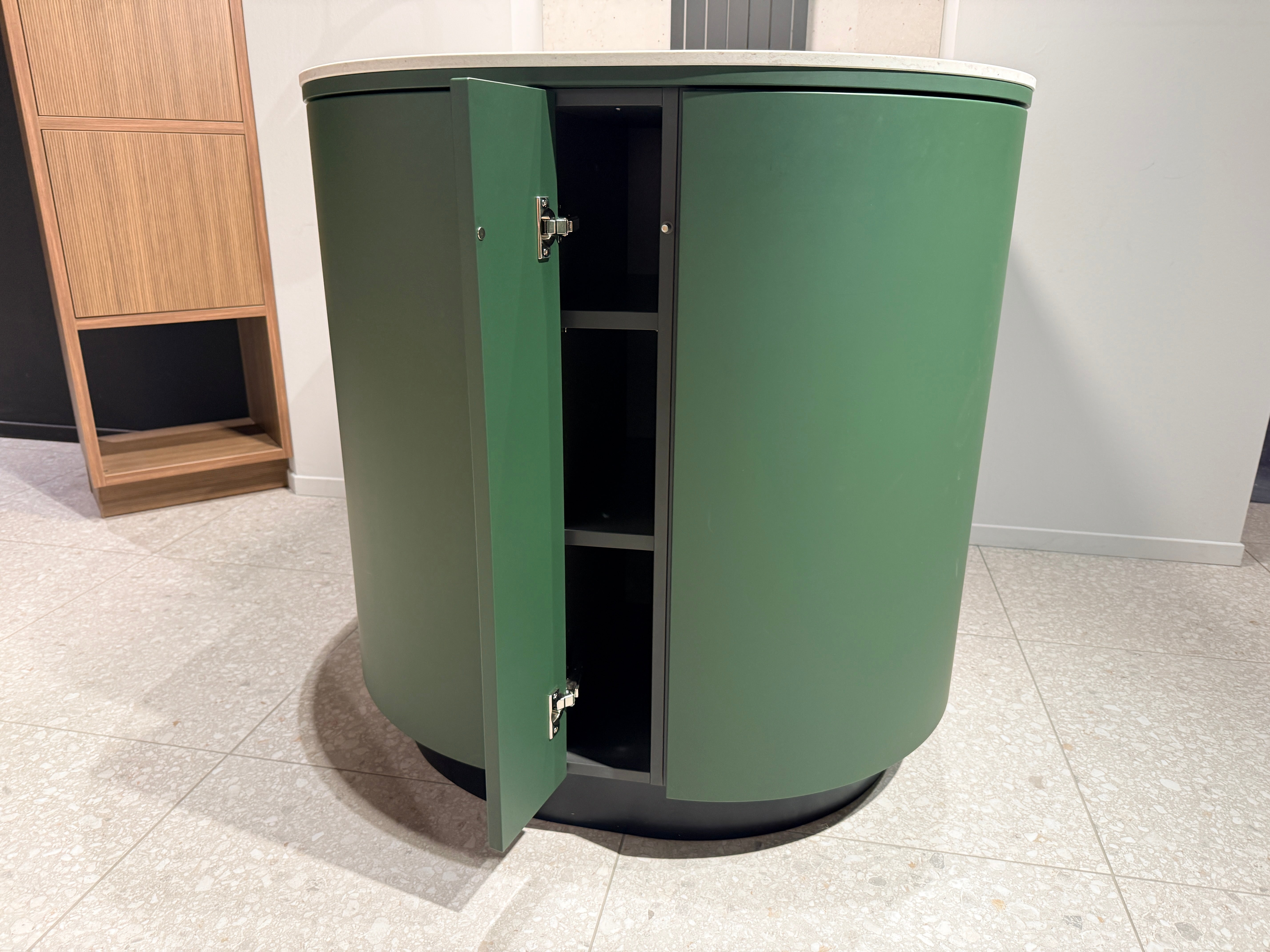 05109 - Schüller keuken met organische kastenwand