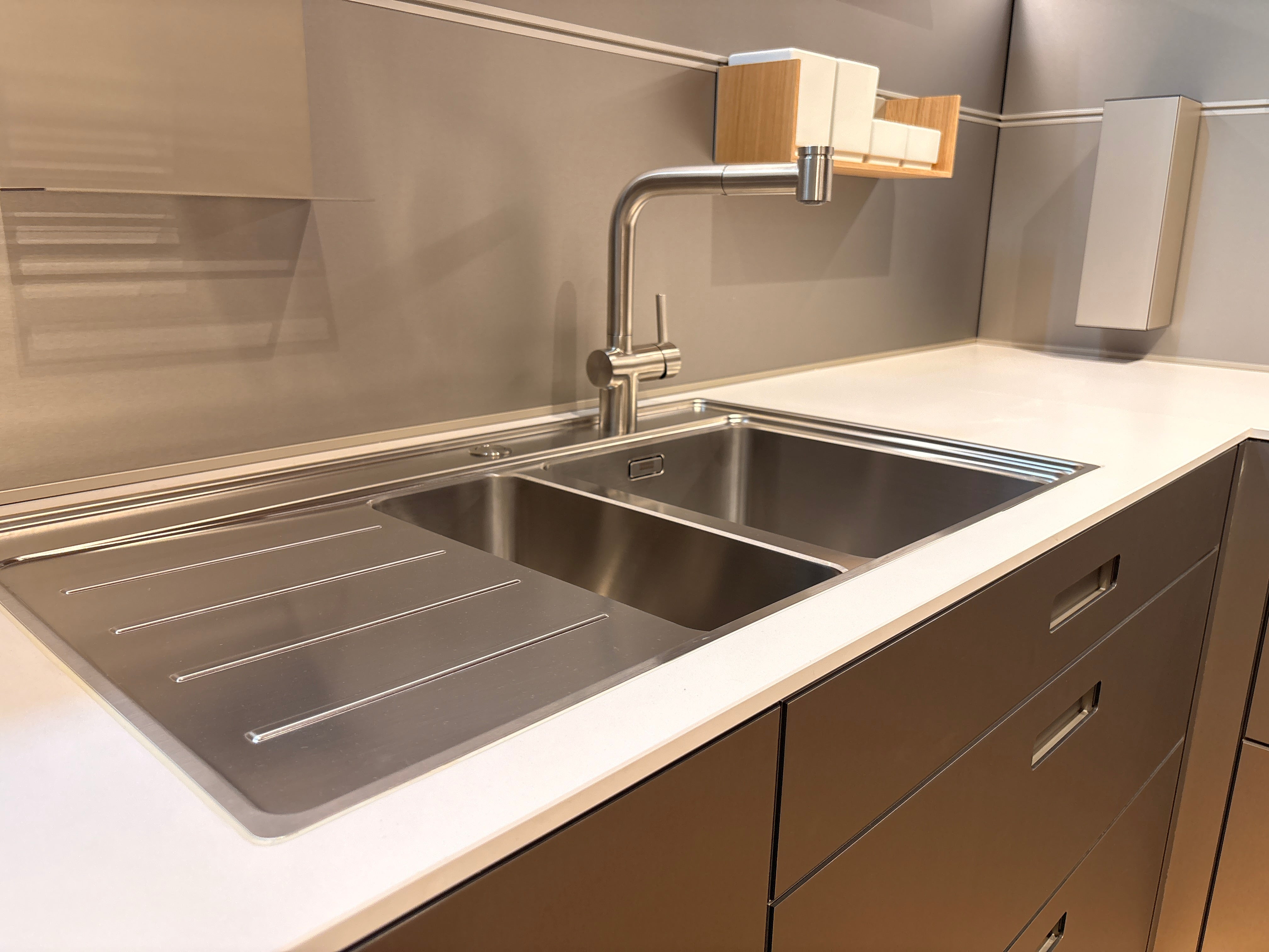 05079 - Next125 RVS Designkeuken met Luxe Kastenwand
