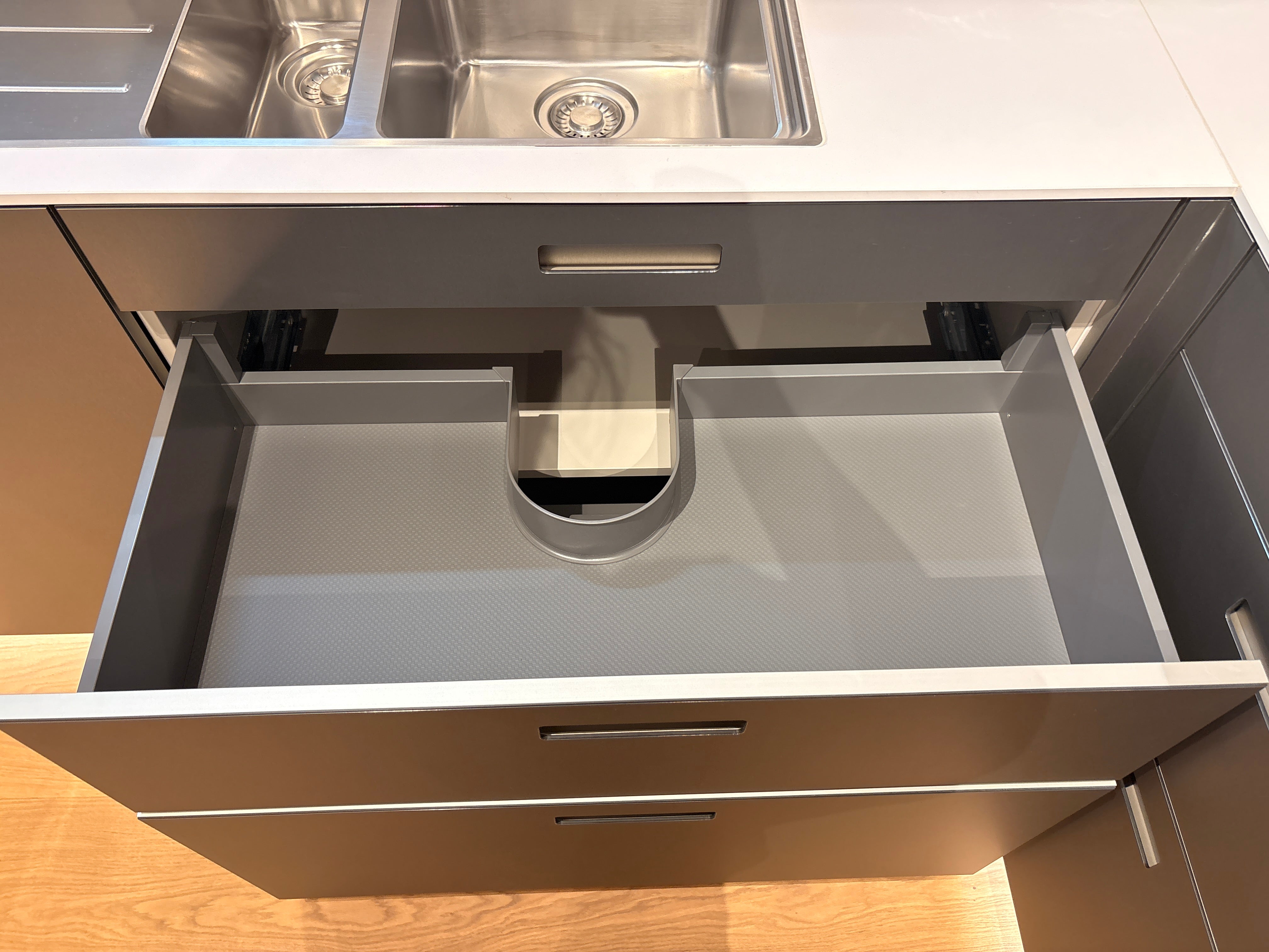 05079 - Next125 RVS Designkeuken met Luxe Kastenwand