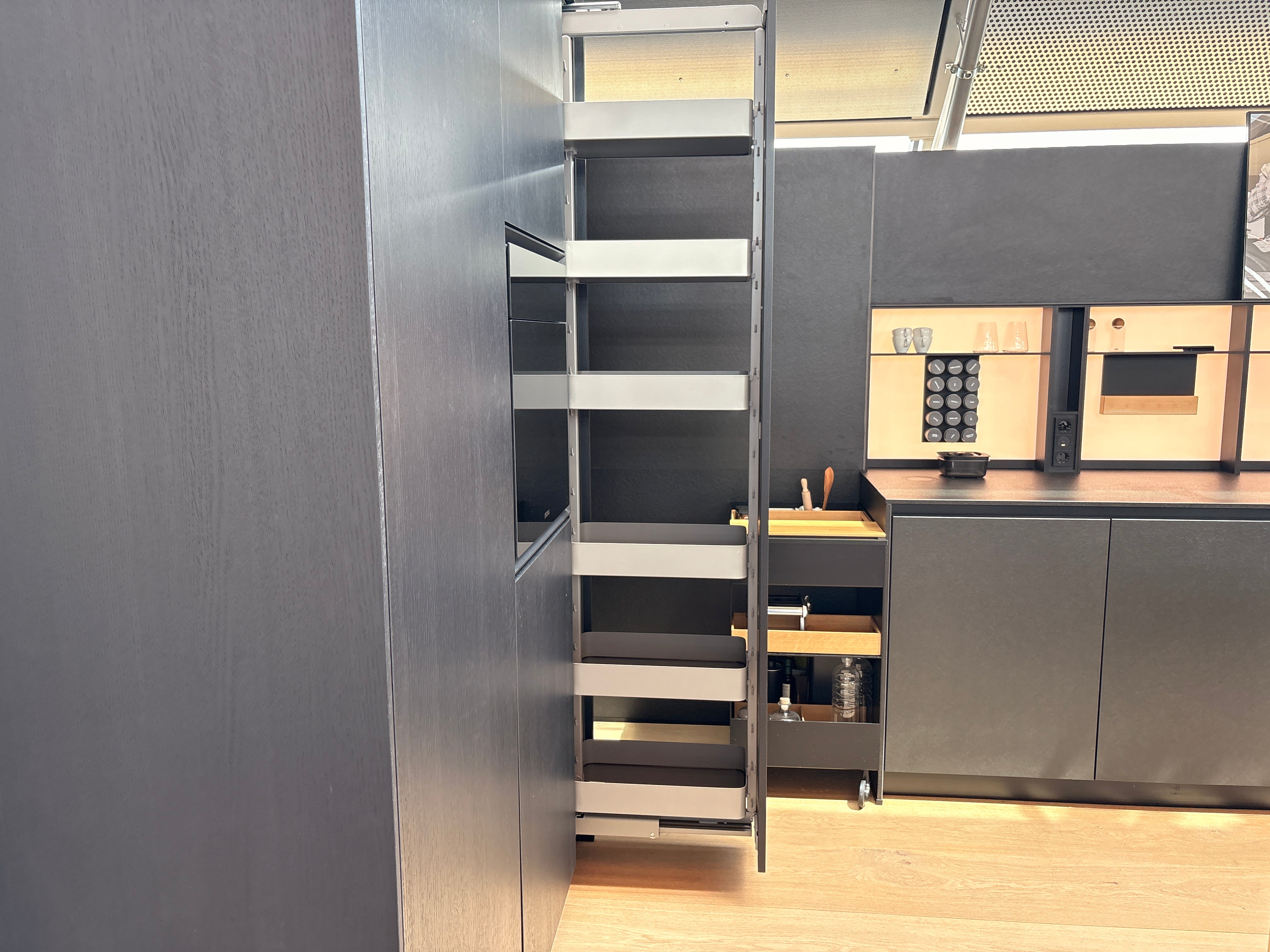05123 - Schüller design keuken met spiegel eiland