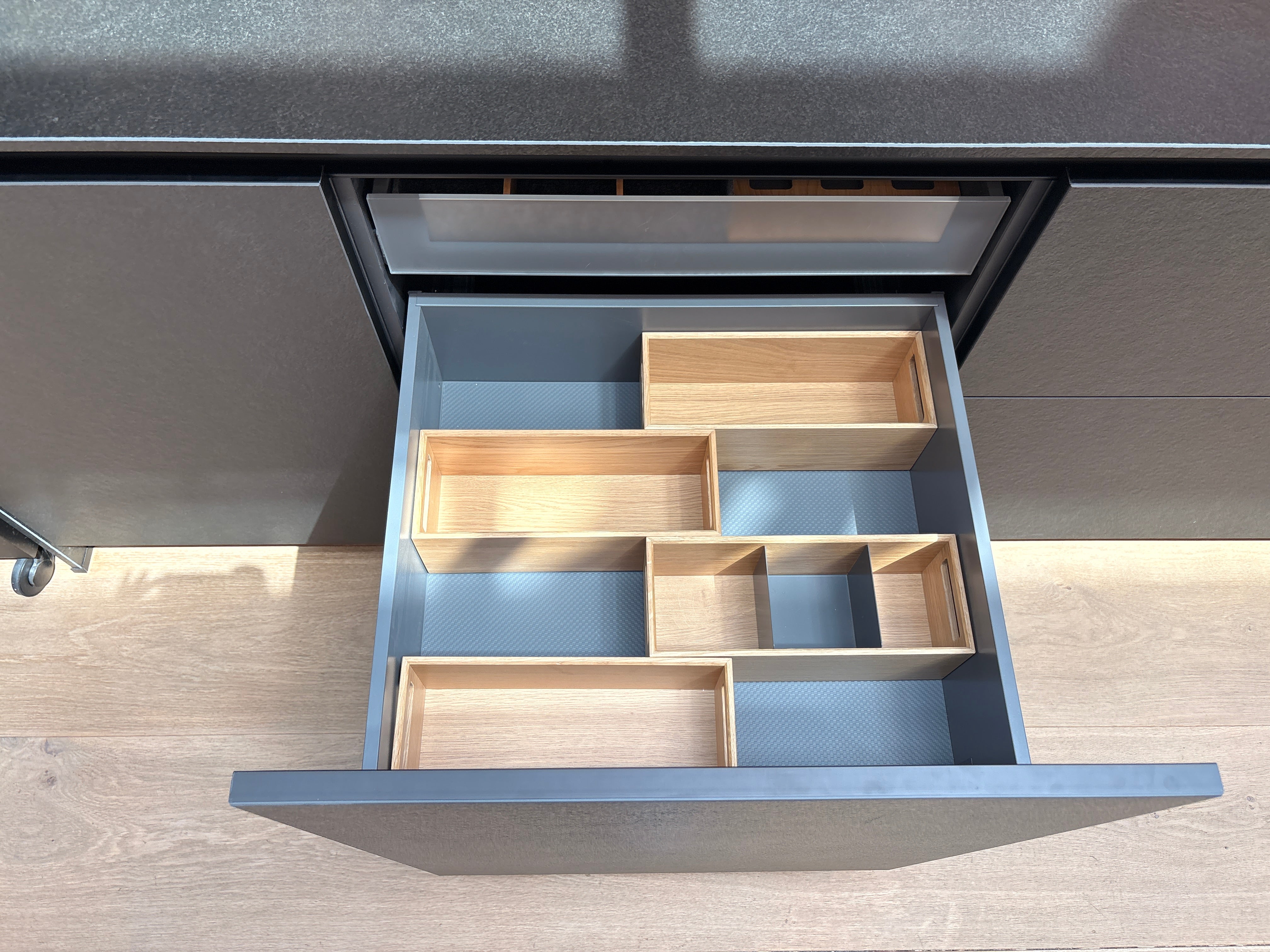 05123 - Schüller design keuken met spiegel eiland
