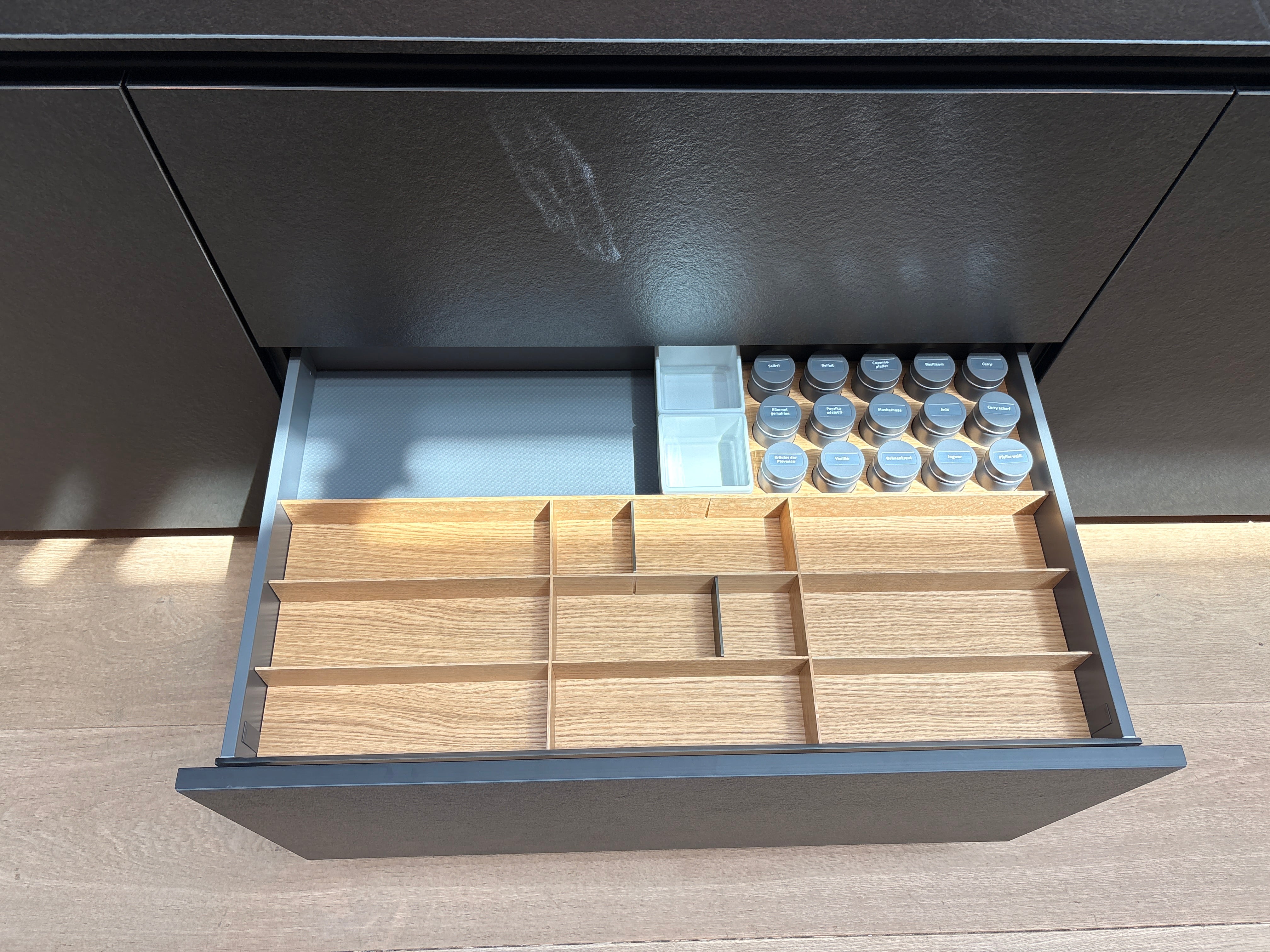 05123 - Schüller design keuken met spiegel eiland