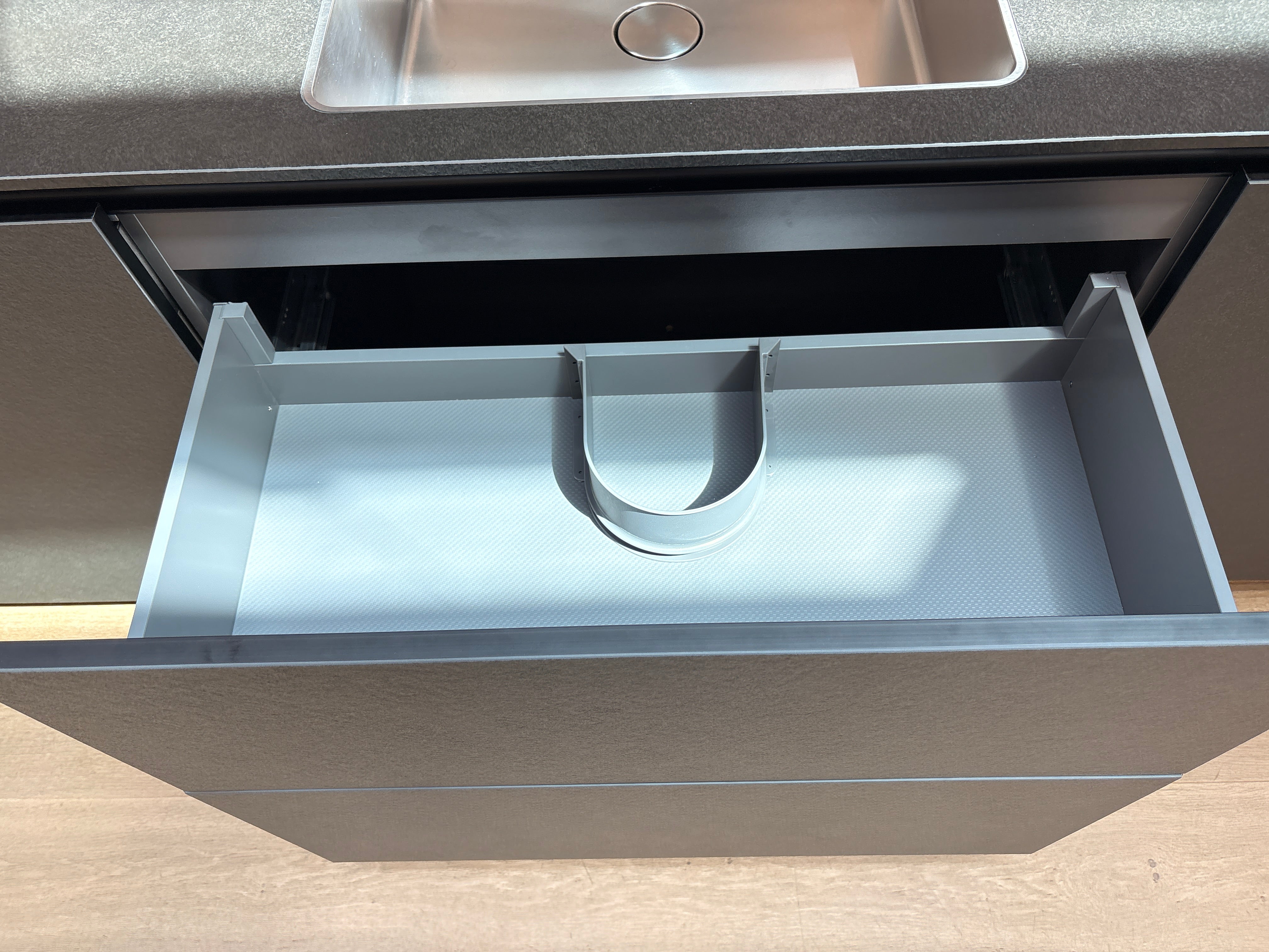 05123 - Schüller design keuken met spiegel eiland