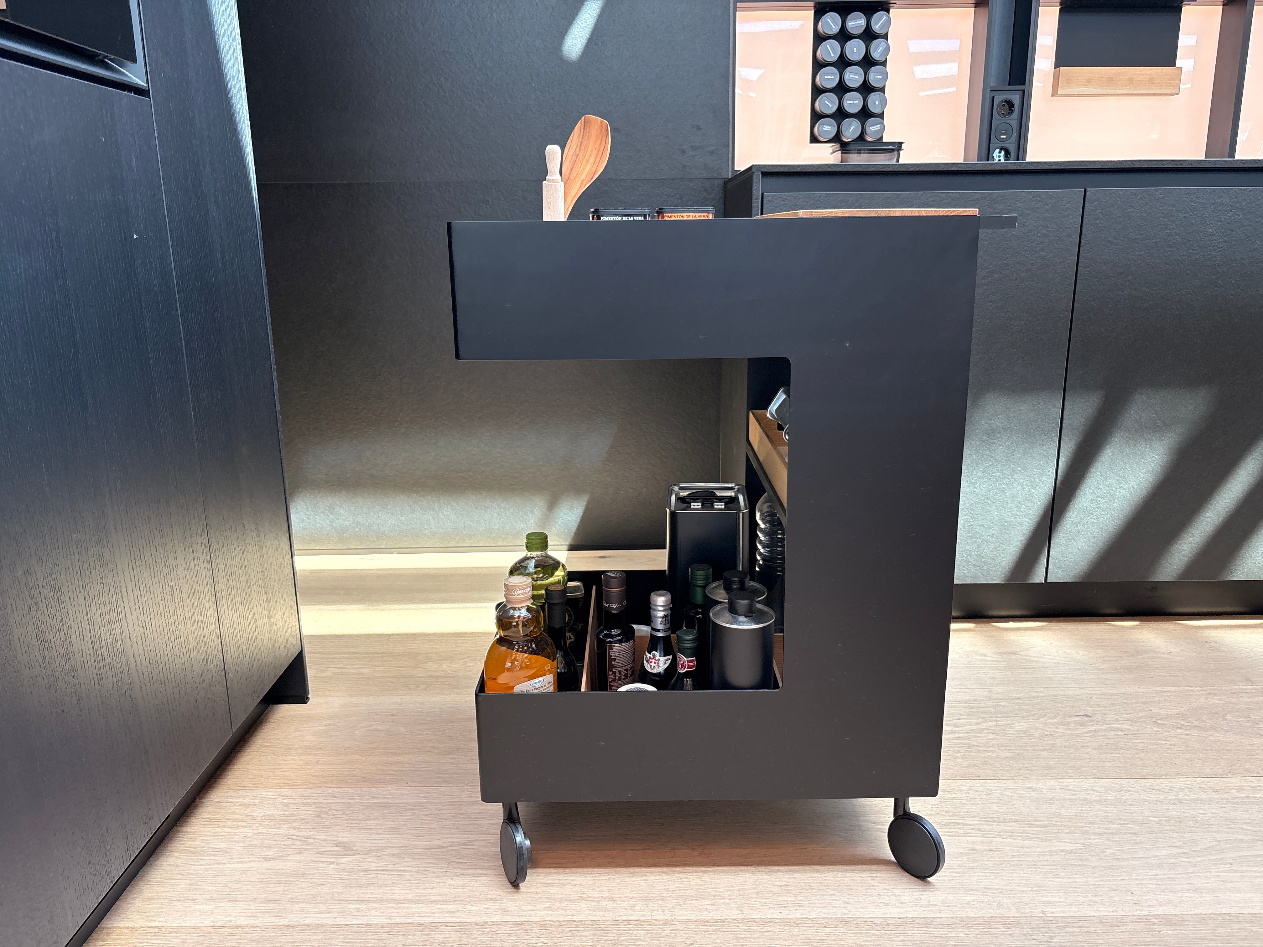 05129 - Schüller mobiele bijzettafel