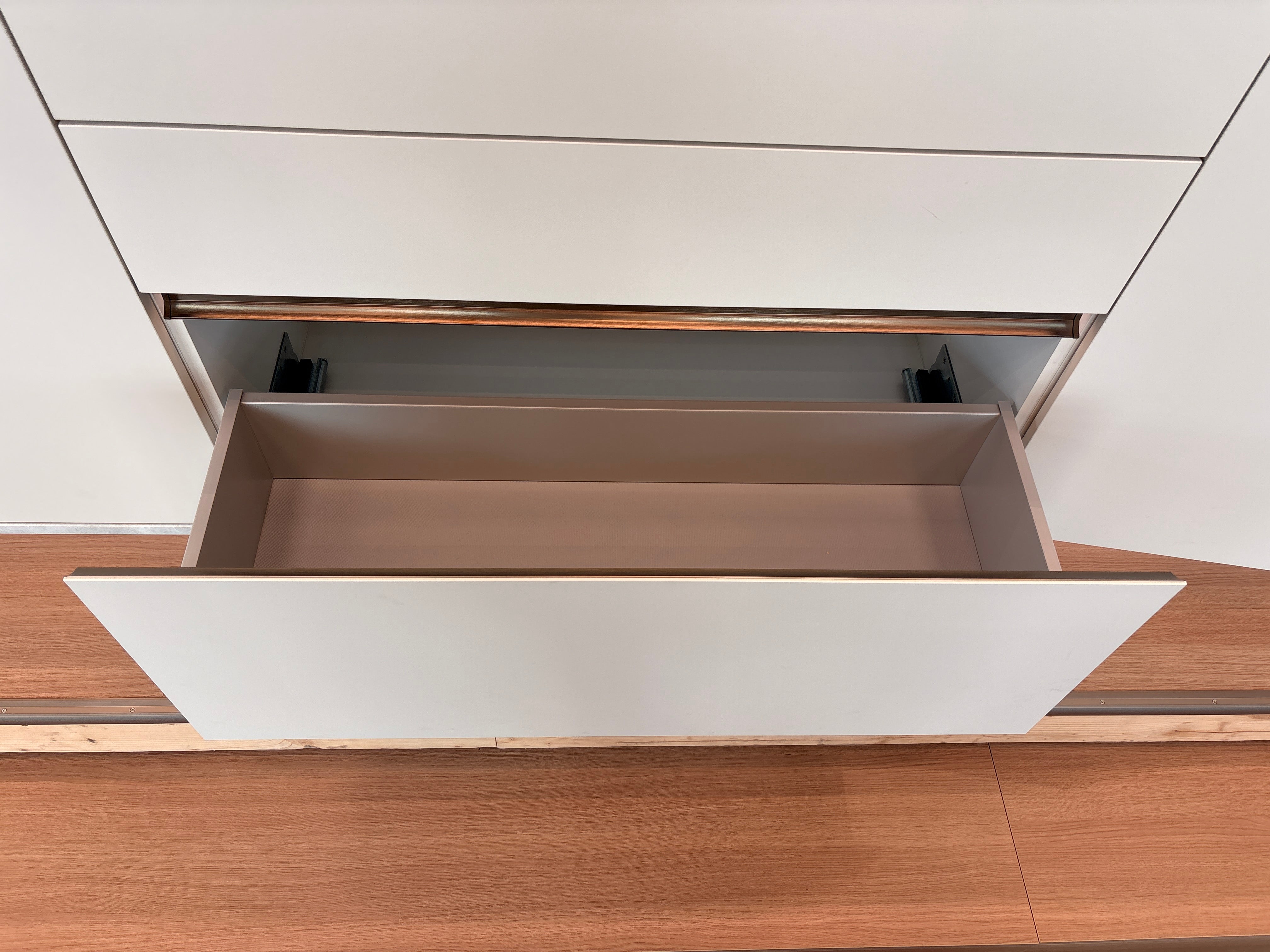 05121 - Luxe eilandkeuken van Pronorm met Bora apparatuur