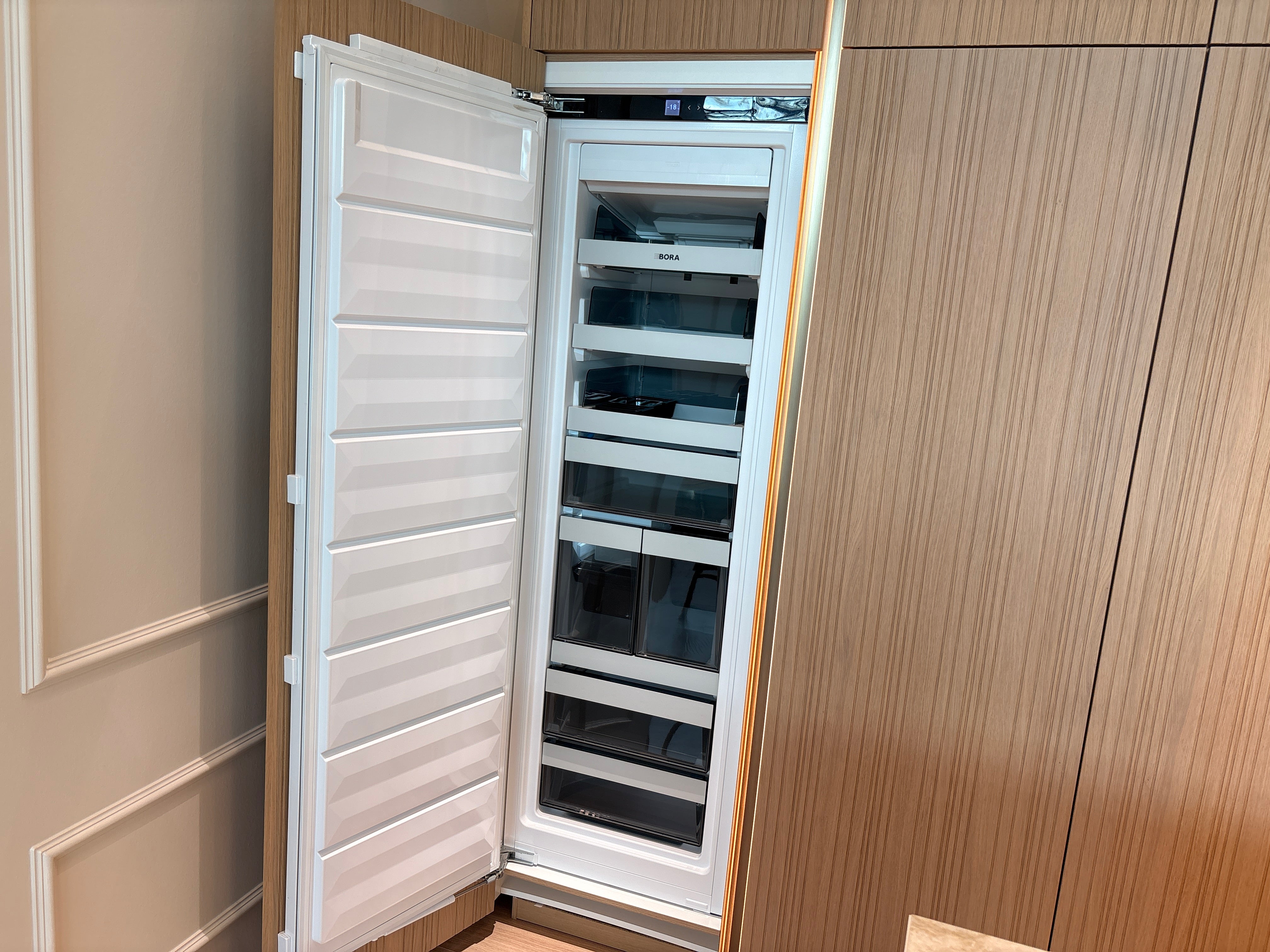 05121 - Luxe eilandkeuken van Pronorm met Bora apparatuur