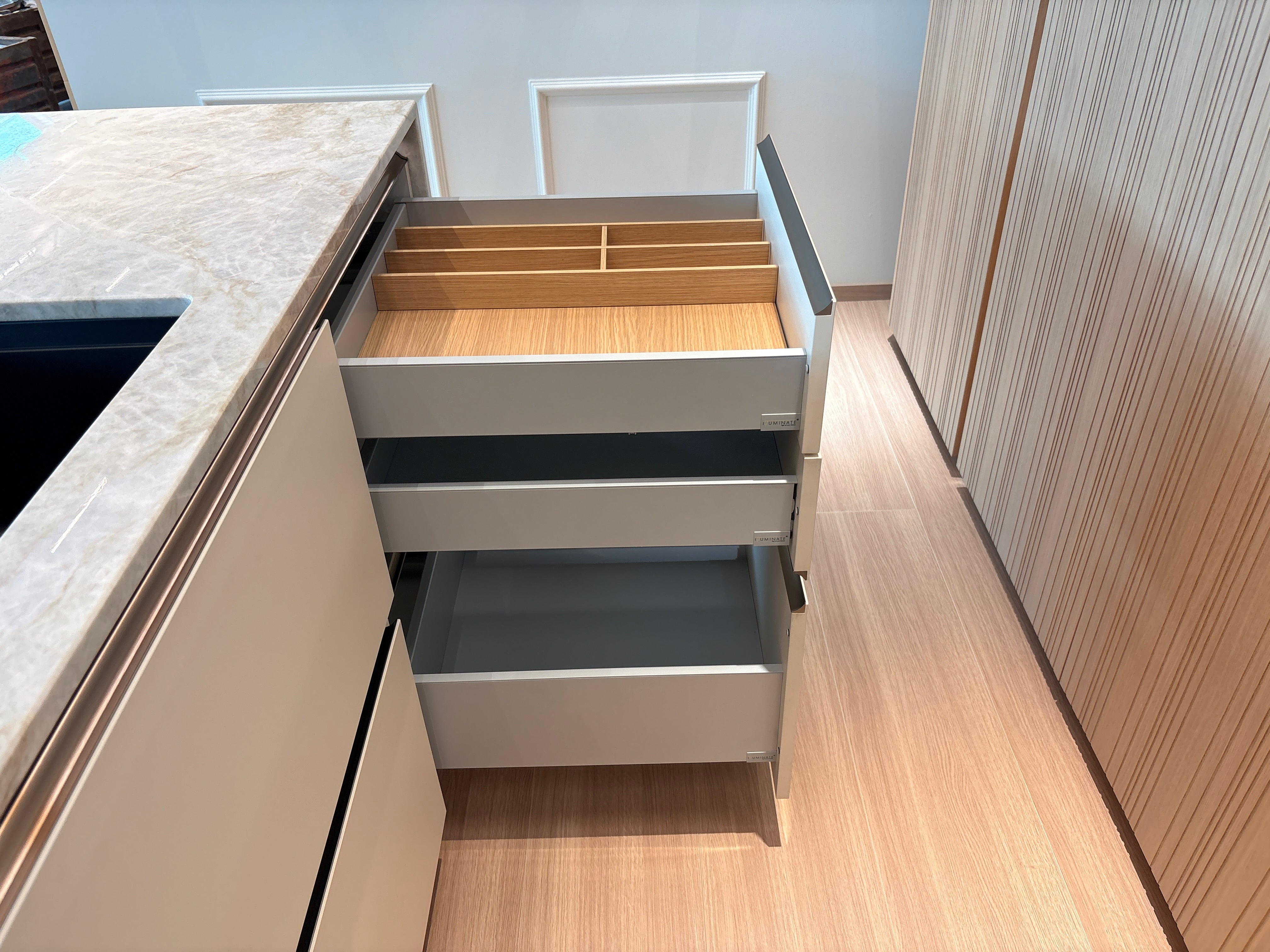05121 - Luxe eilandkeuken van Pronorm met Bora apparatuur