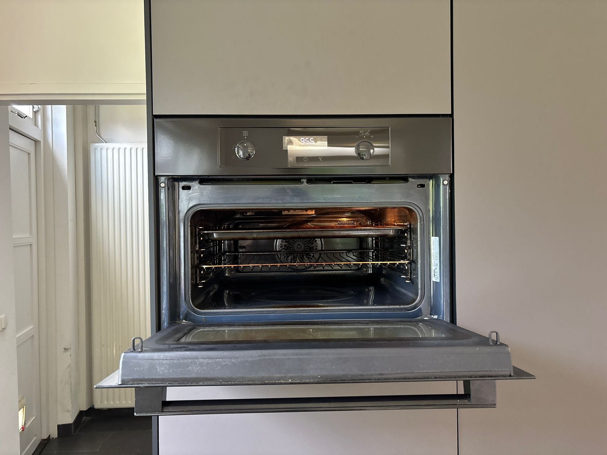 04645 - Mat grijze Kvik keuken