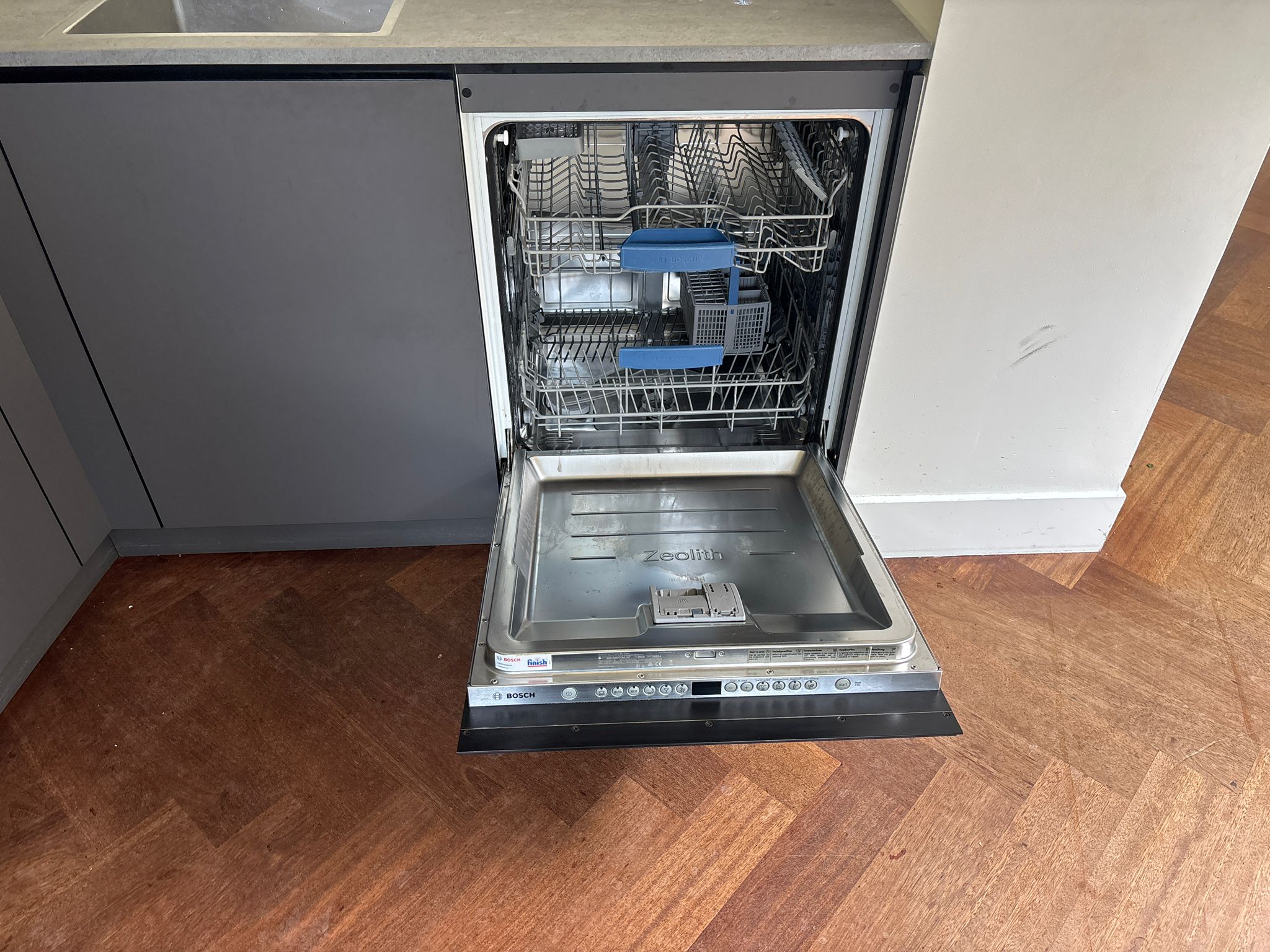 04645 - Mat grijze Kvik keuken