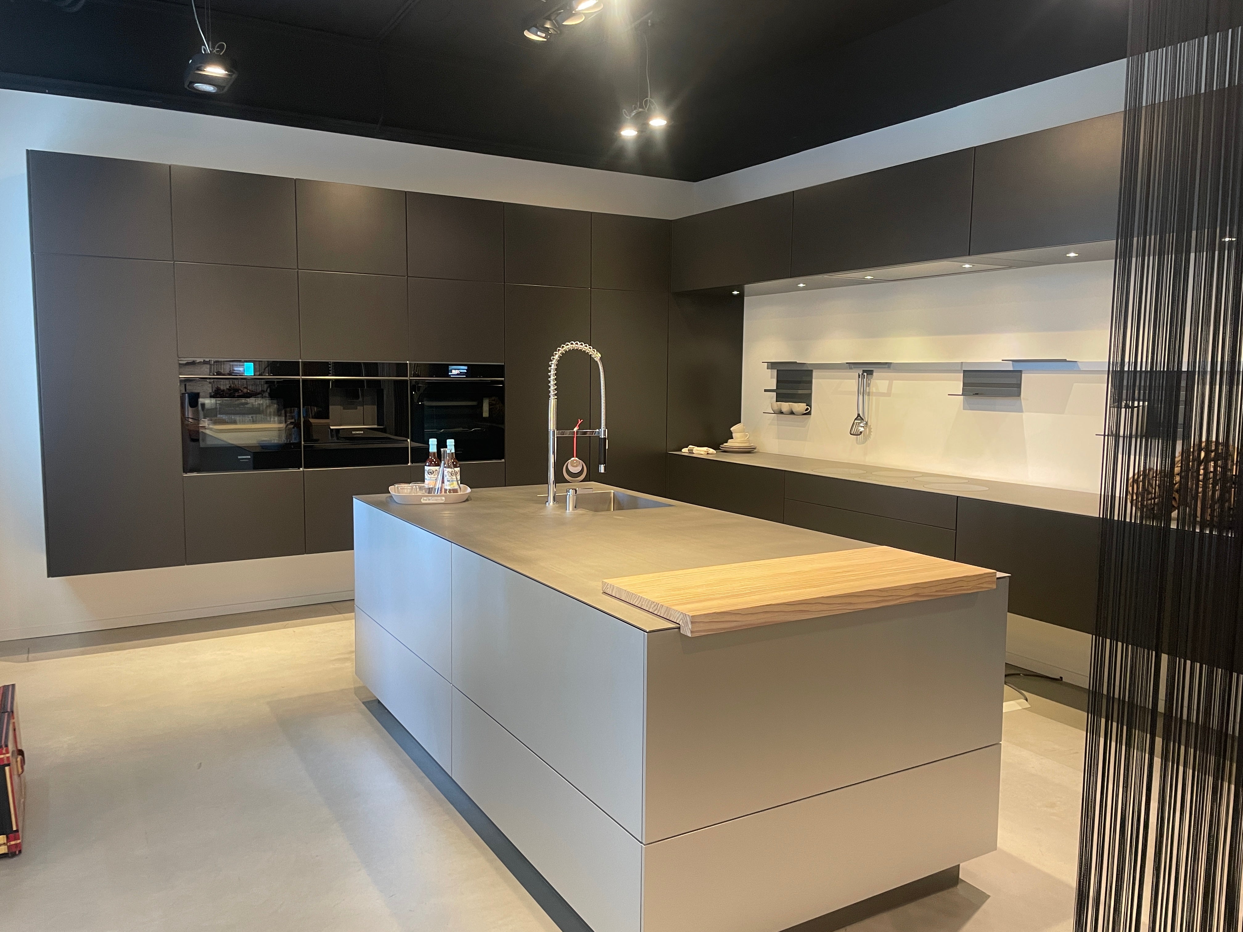 05173 - Luxe eilandkeuken met RVS front