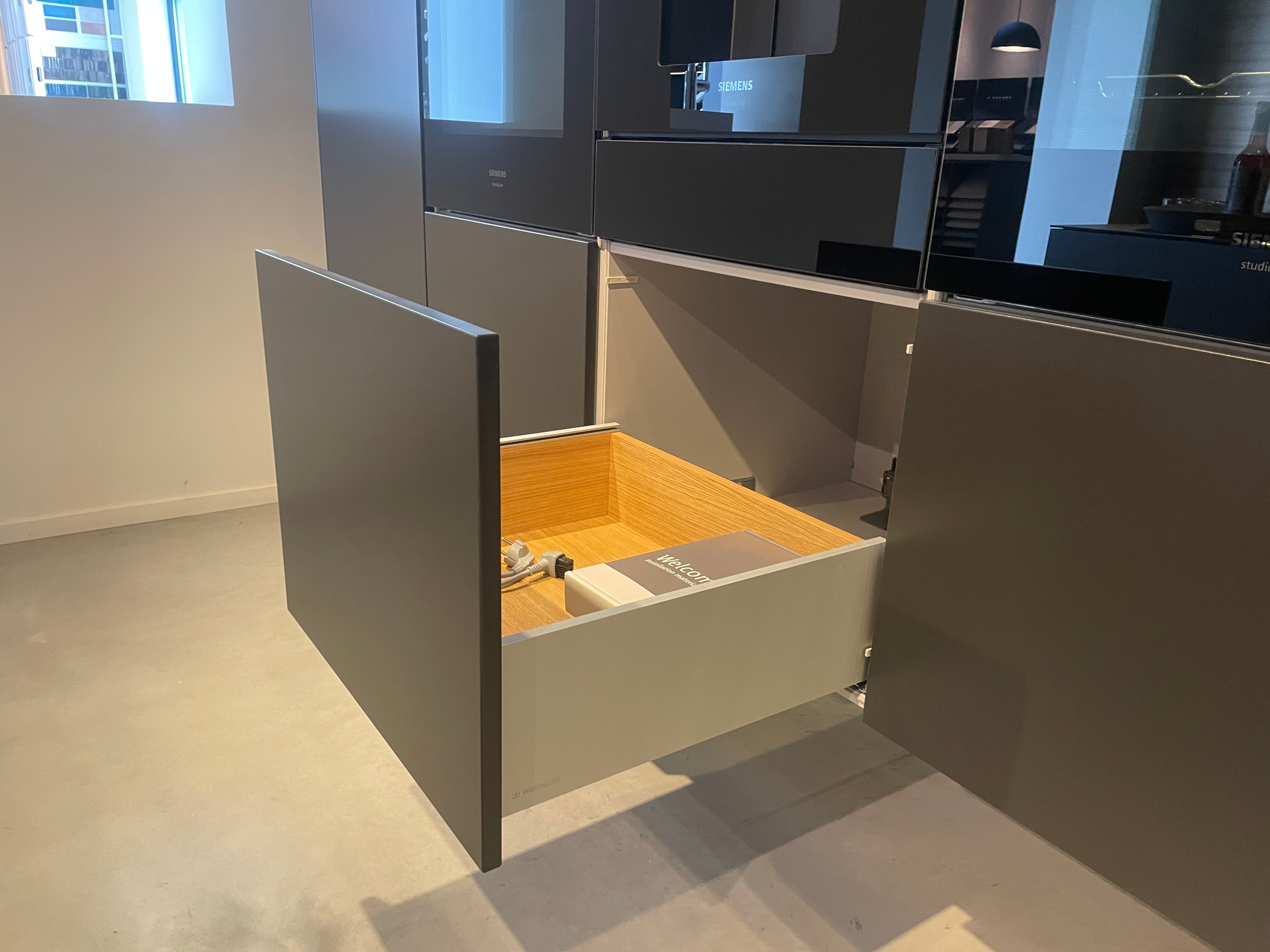 05173 - Luxe eilandkeuken met RVS front