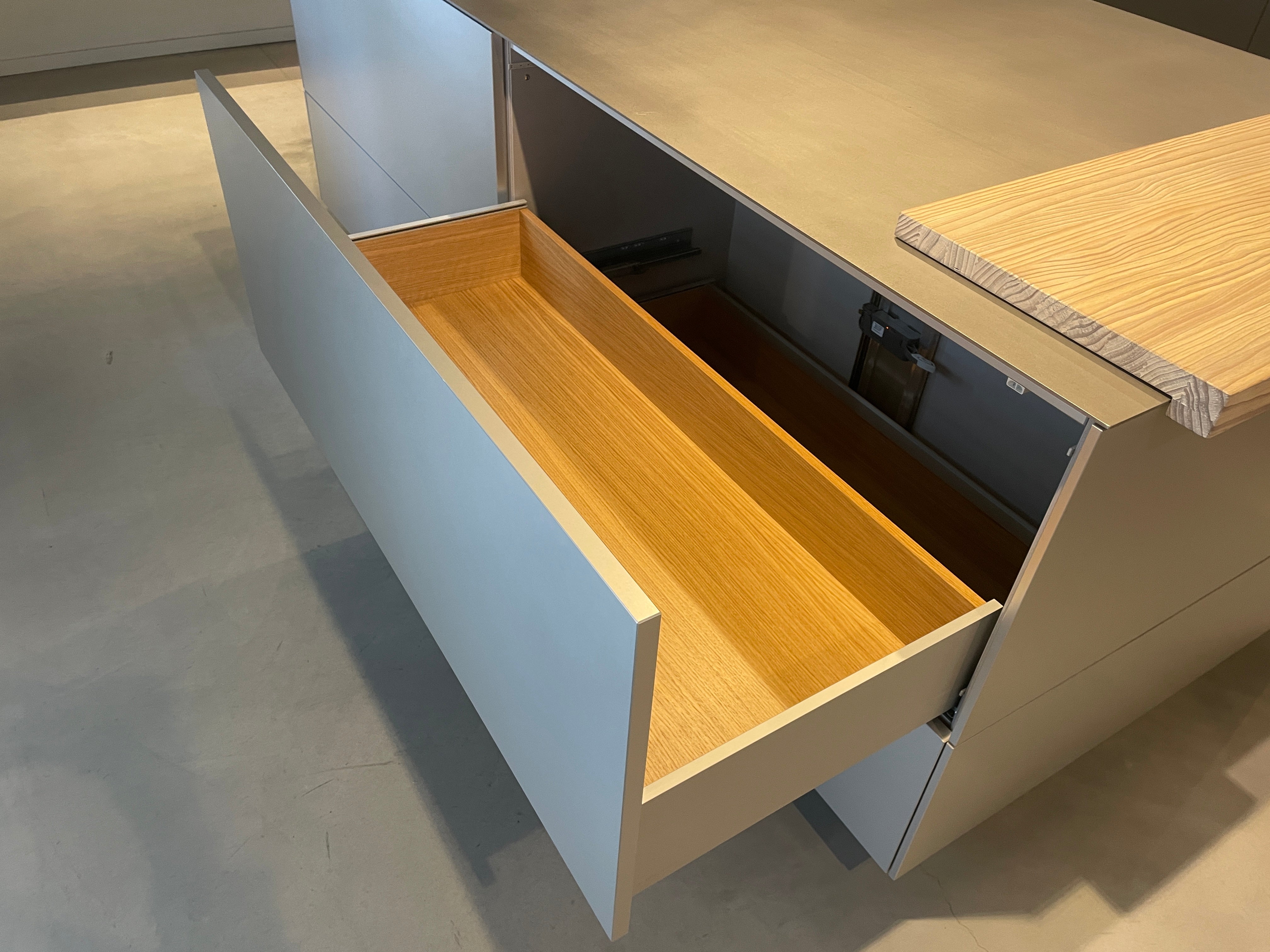 05173 - Luxe eilandkeuken met RVS front