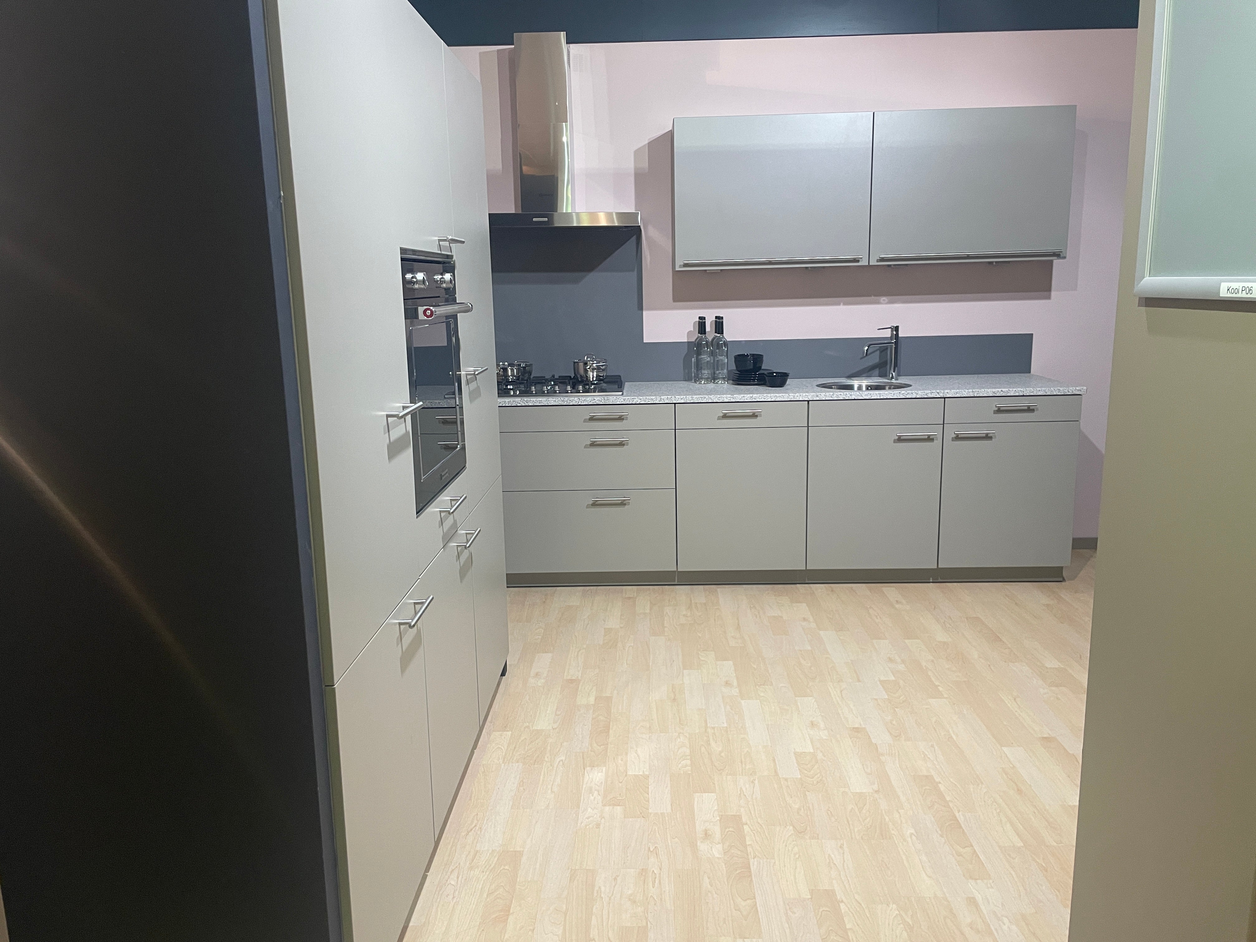 05193 - Siematic rechte keuken met kastenwand