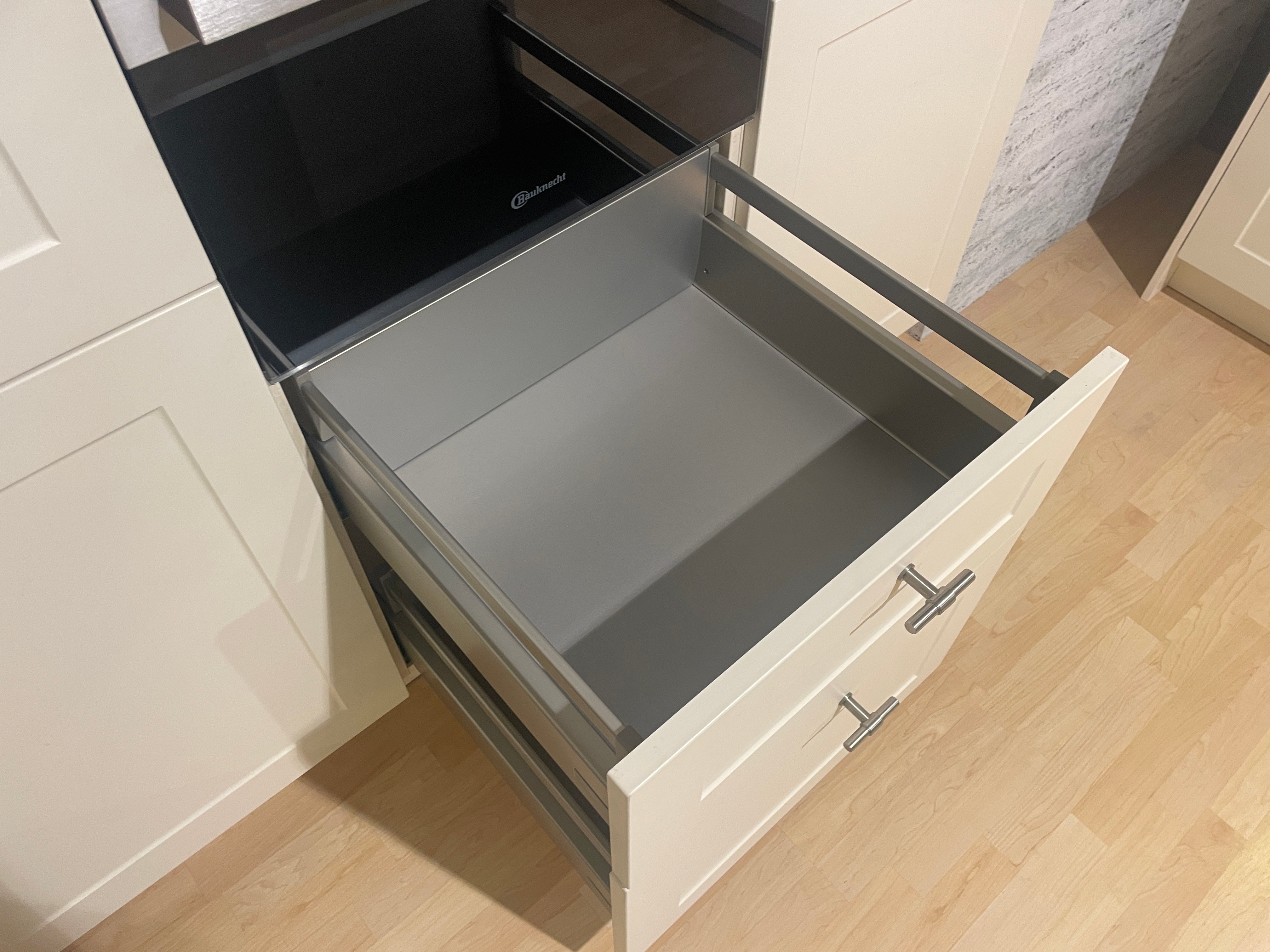 05205 - Landelijke keuken met ingebouwde kastenwand