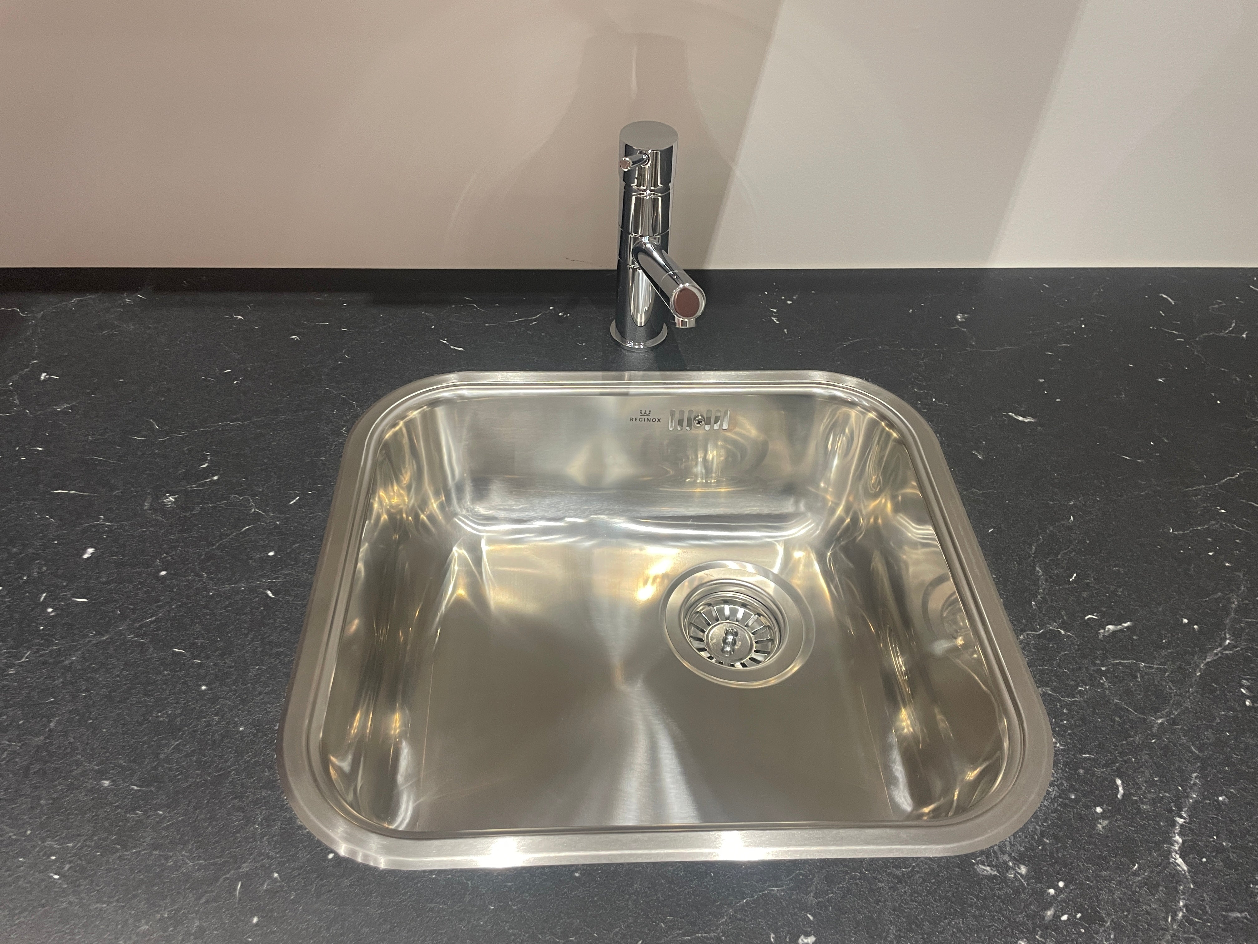 05209 - Retro rode keuken